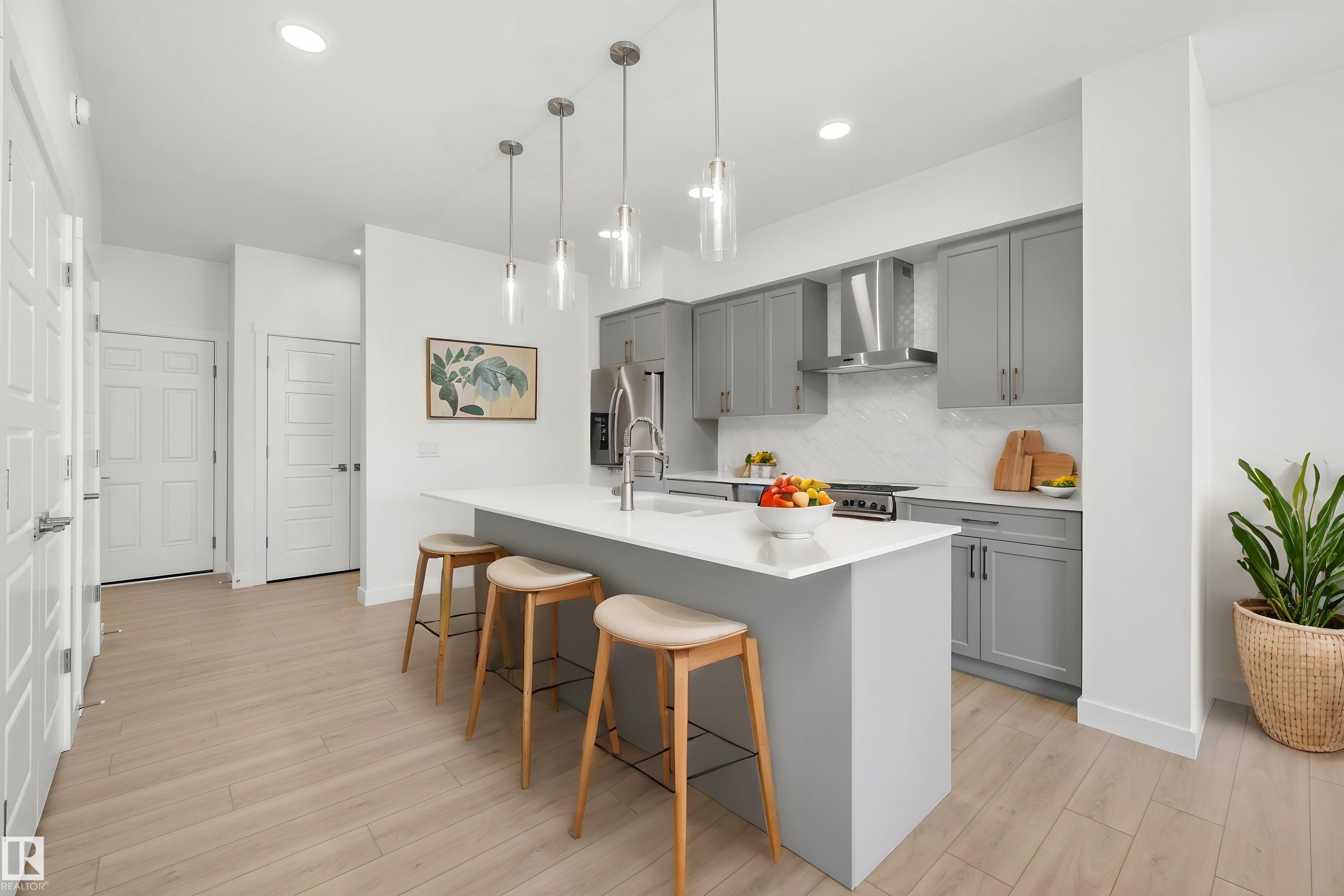 1044 Cristall Crescent, Edmonton, AB - Indoor Photo Showing Kitchen With Upgraded Kitchen