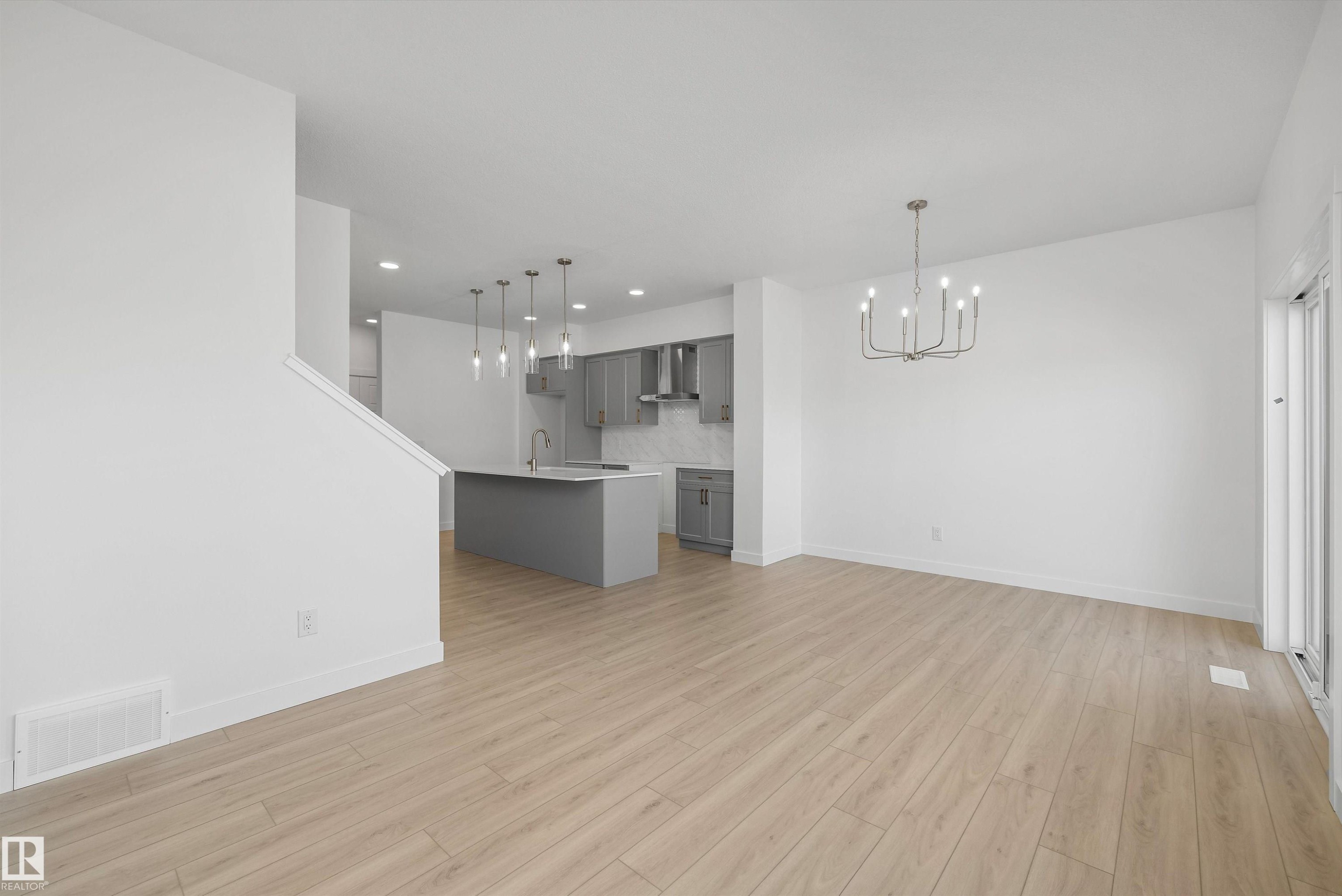 1044 Cristall Crescent, Edmonton, AB - Indoor Photo Showing Kitchen