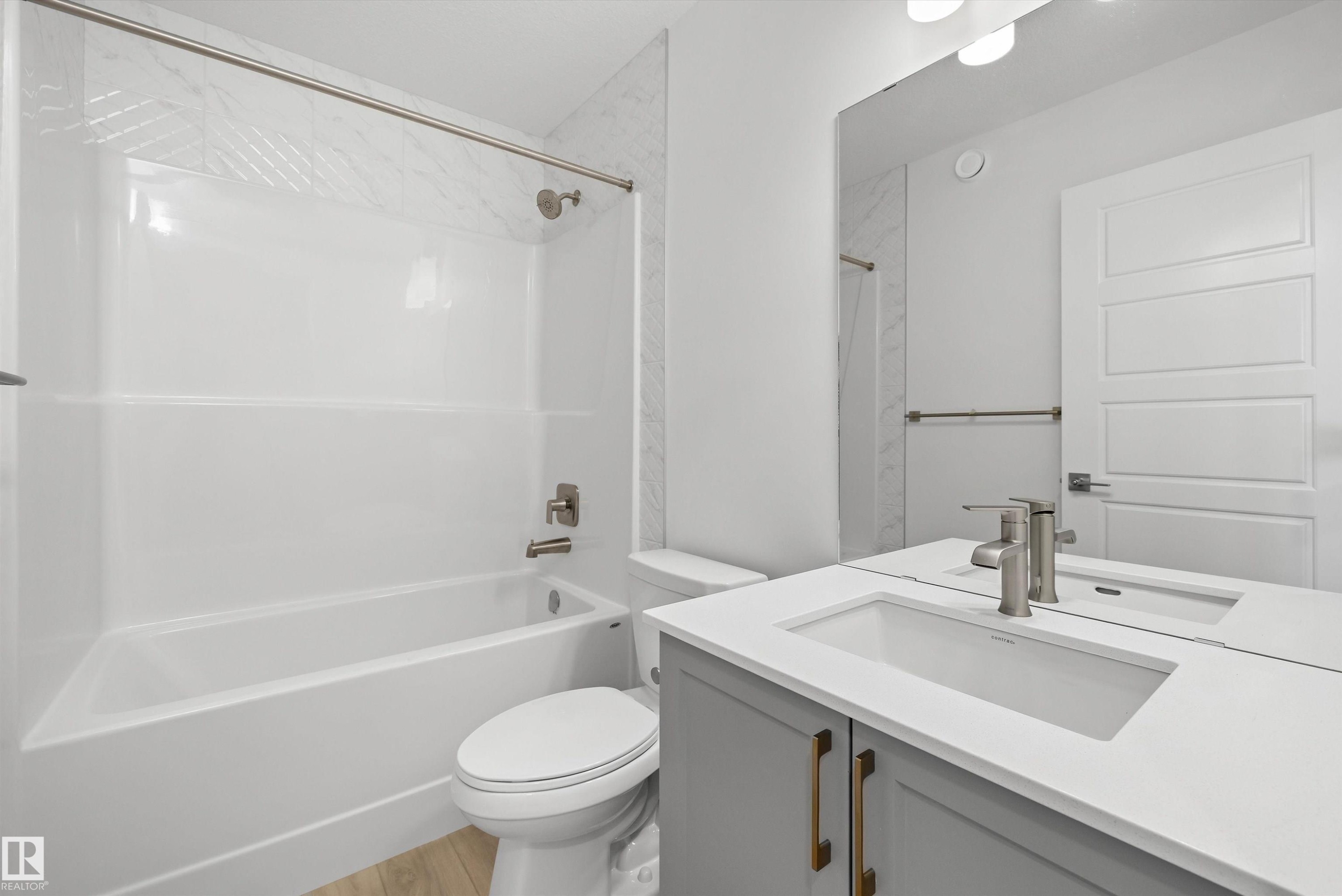 1044 Cristall Crescent, Edmonton, AB - Indoor Photo Showing Bathroom