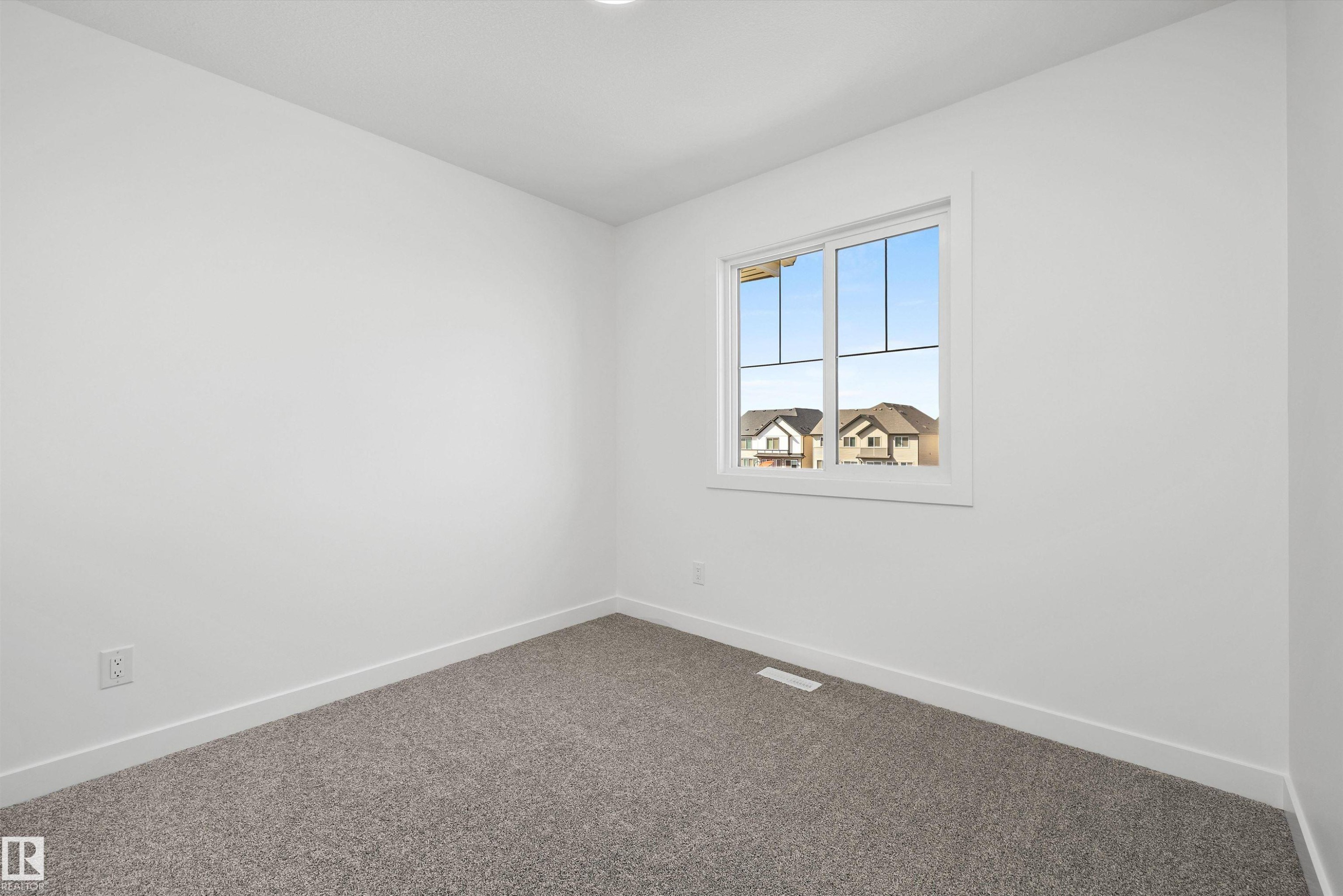 1044 Cristall Crescent, Edmonton, AB - Indoor Photo Showing Other Room