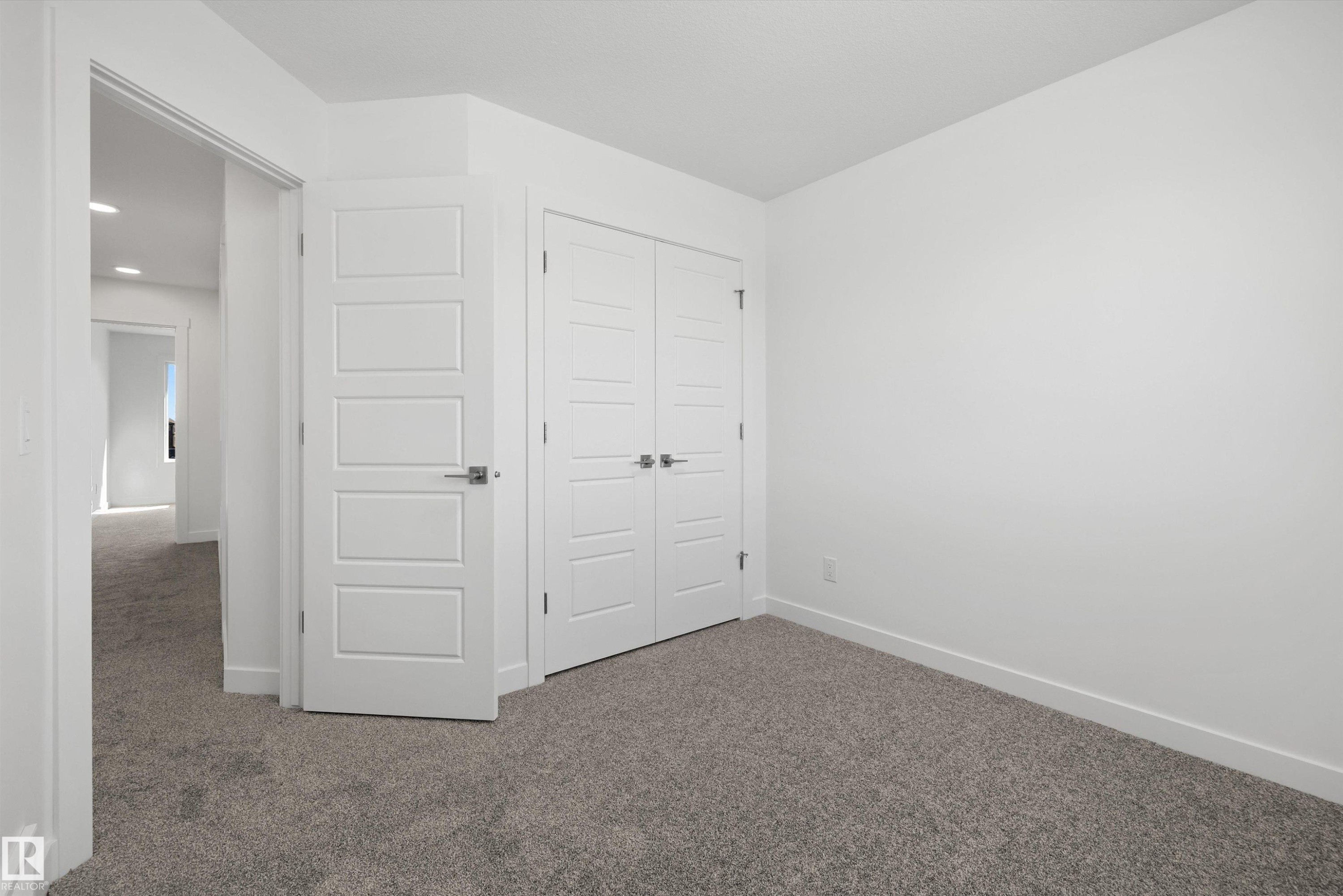 1044 Cristall Crescent, Edmonton, AB - Indoor Photo Showing Other Room