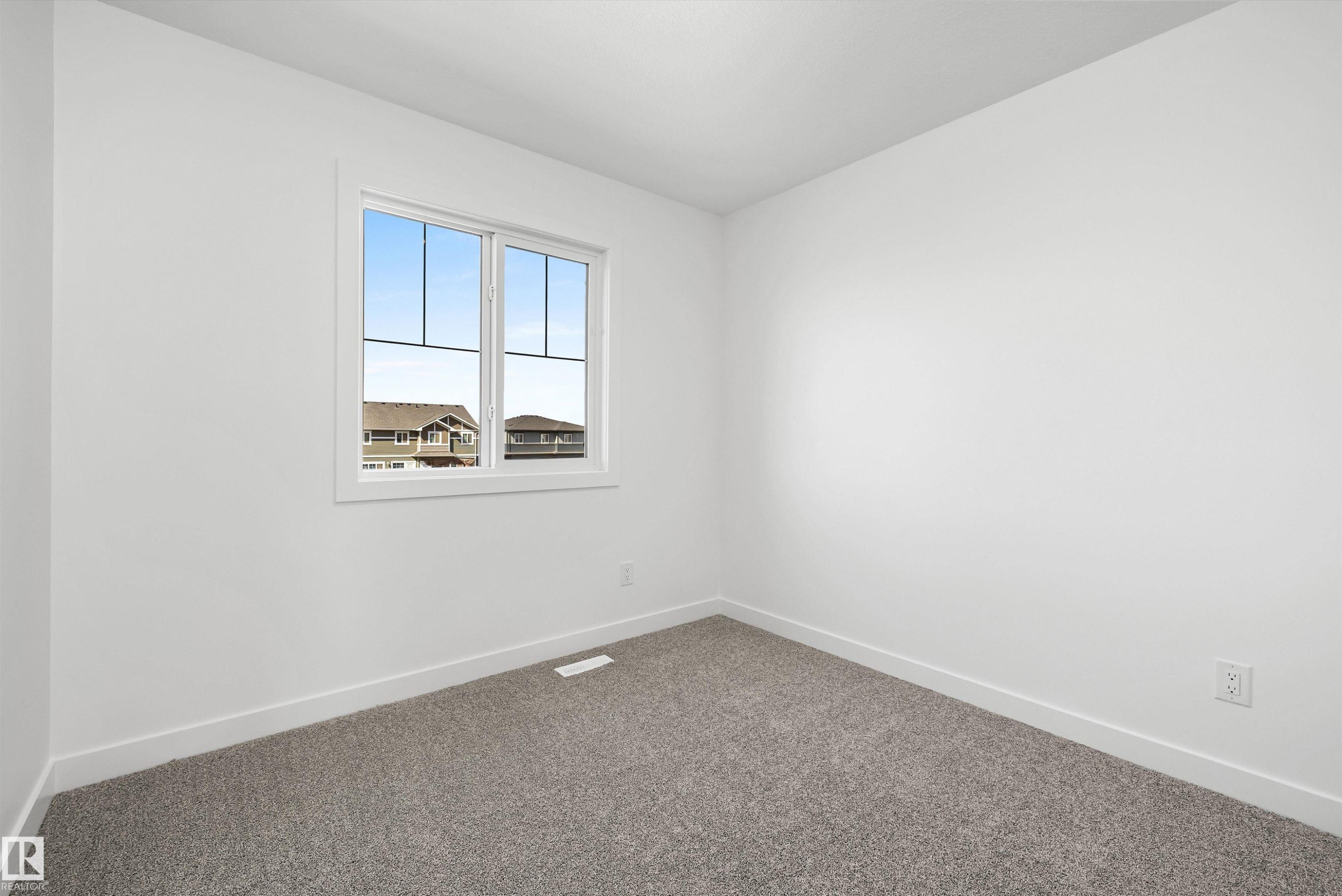 1044 Cristall Crescent, Edmonton, AB - Indoor Photo Showing Other Room