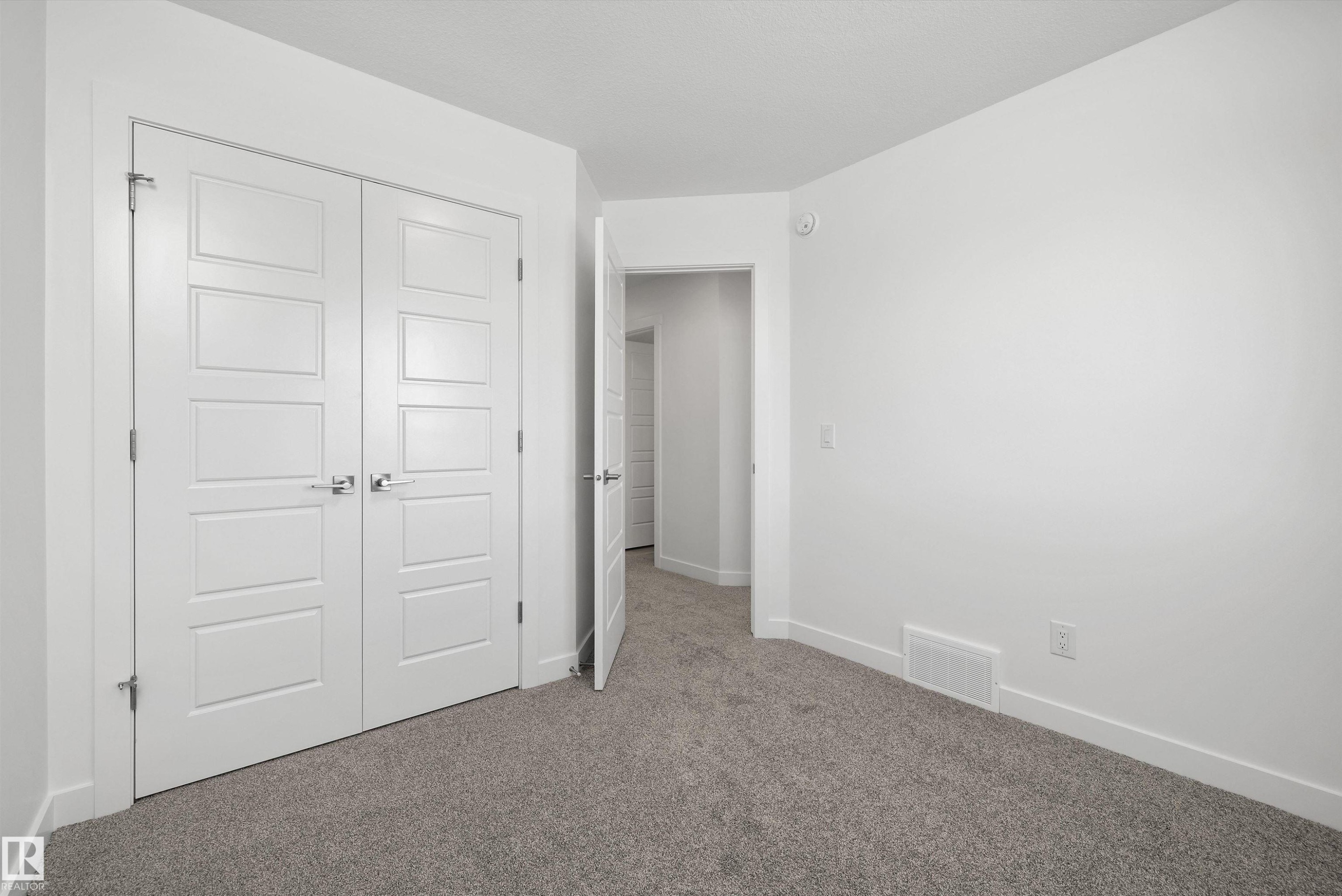 1044 Cristall Crescent, Edmonton, AB - Indoor Photo Showing Other Room