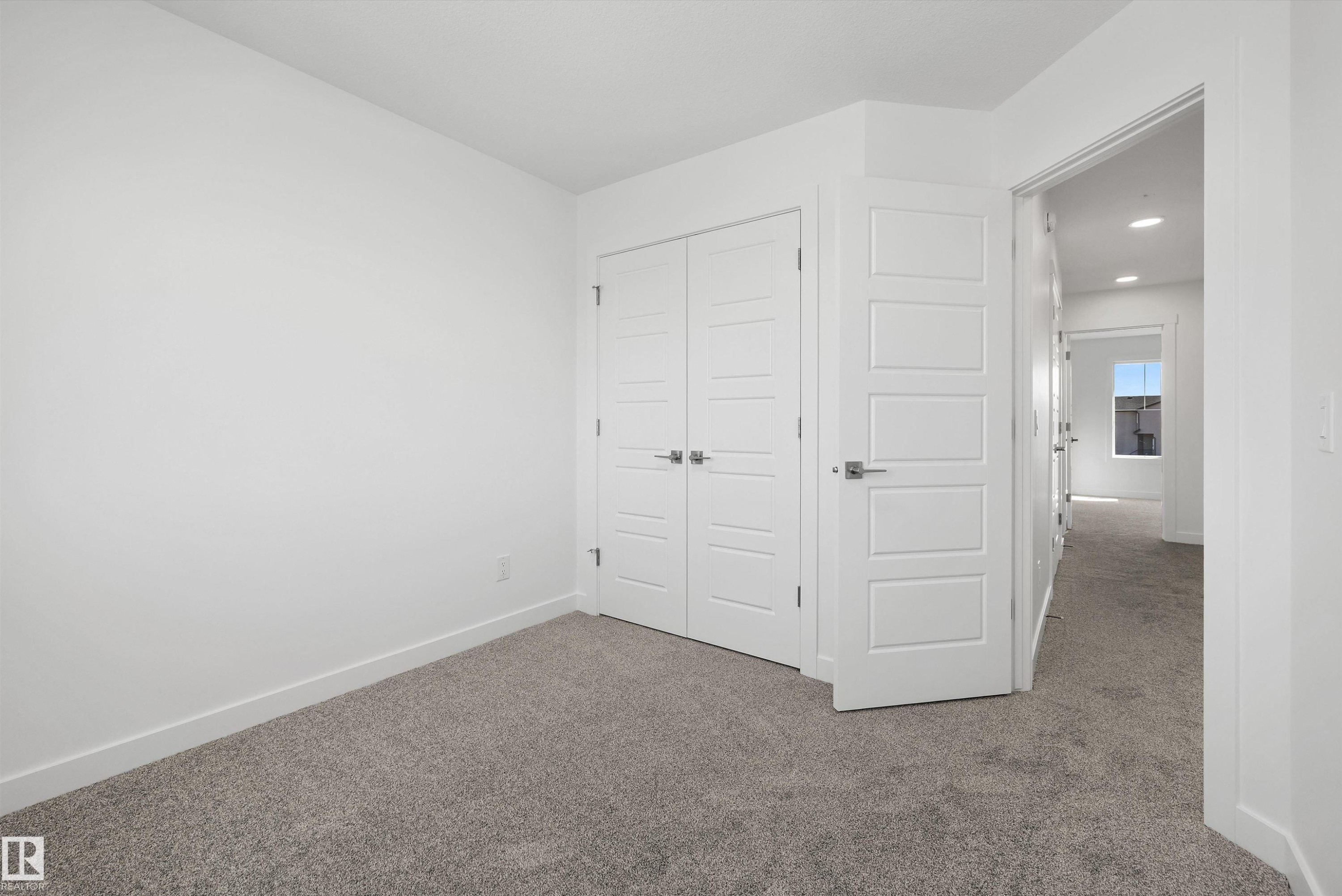 1044 Cristall Crescent, Edmonton, AB - Indoor Photo Showing Other Room