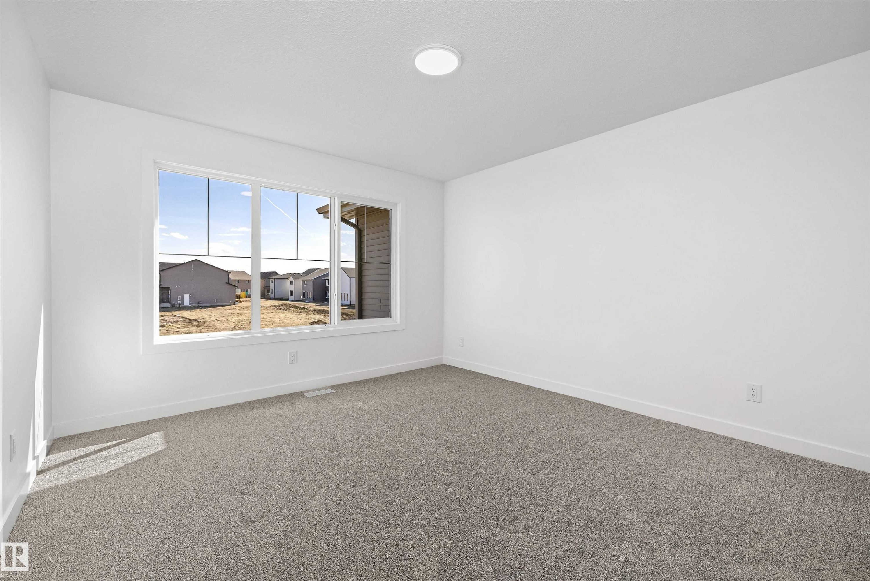 1044 Cristall Crescent, Edmonton, AB - Indoor Photo Showing Other Room