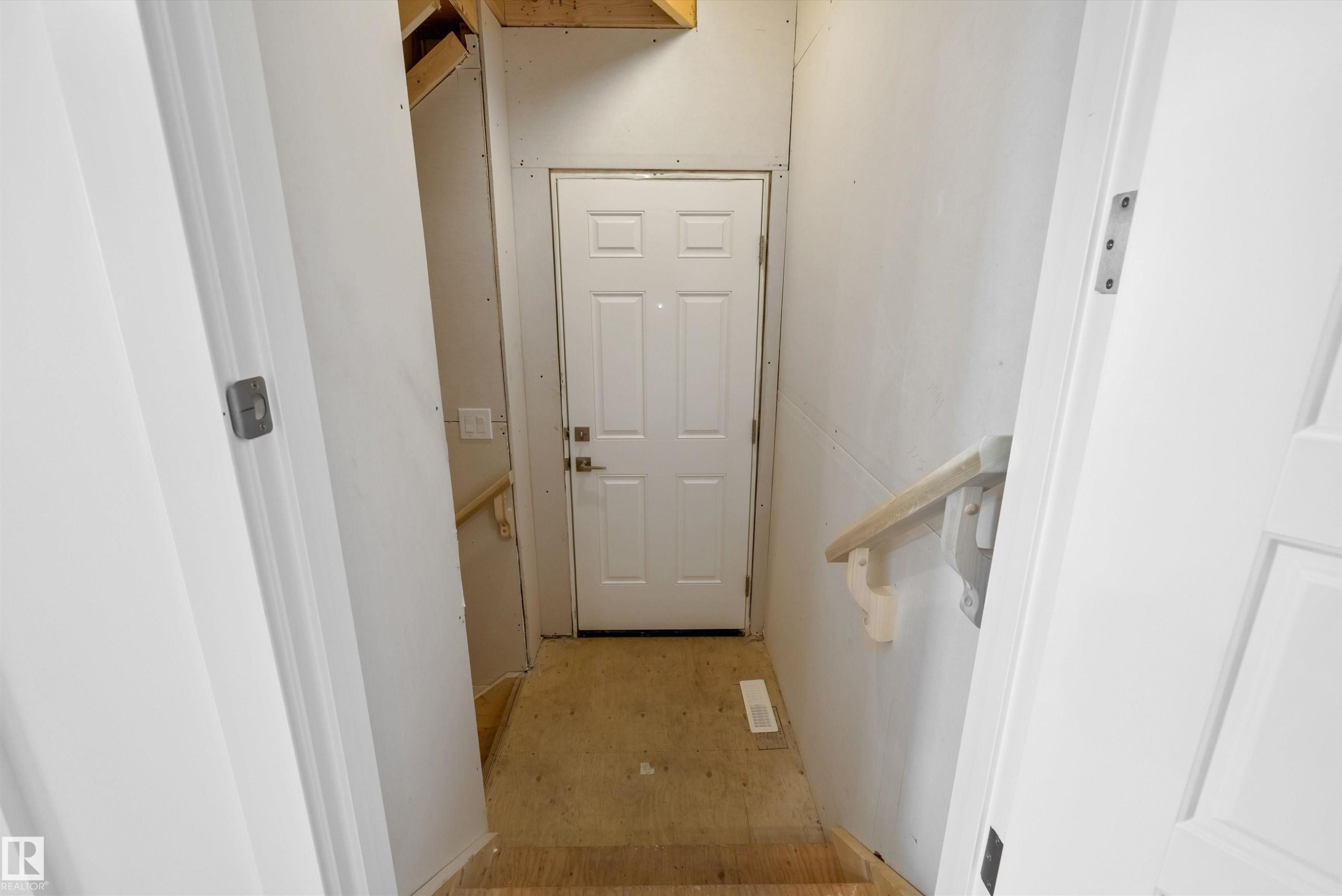 1044 Cristall Crescent, Edmonton, AB - Indoor Photo Showing Other Room