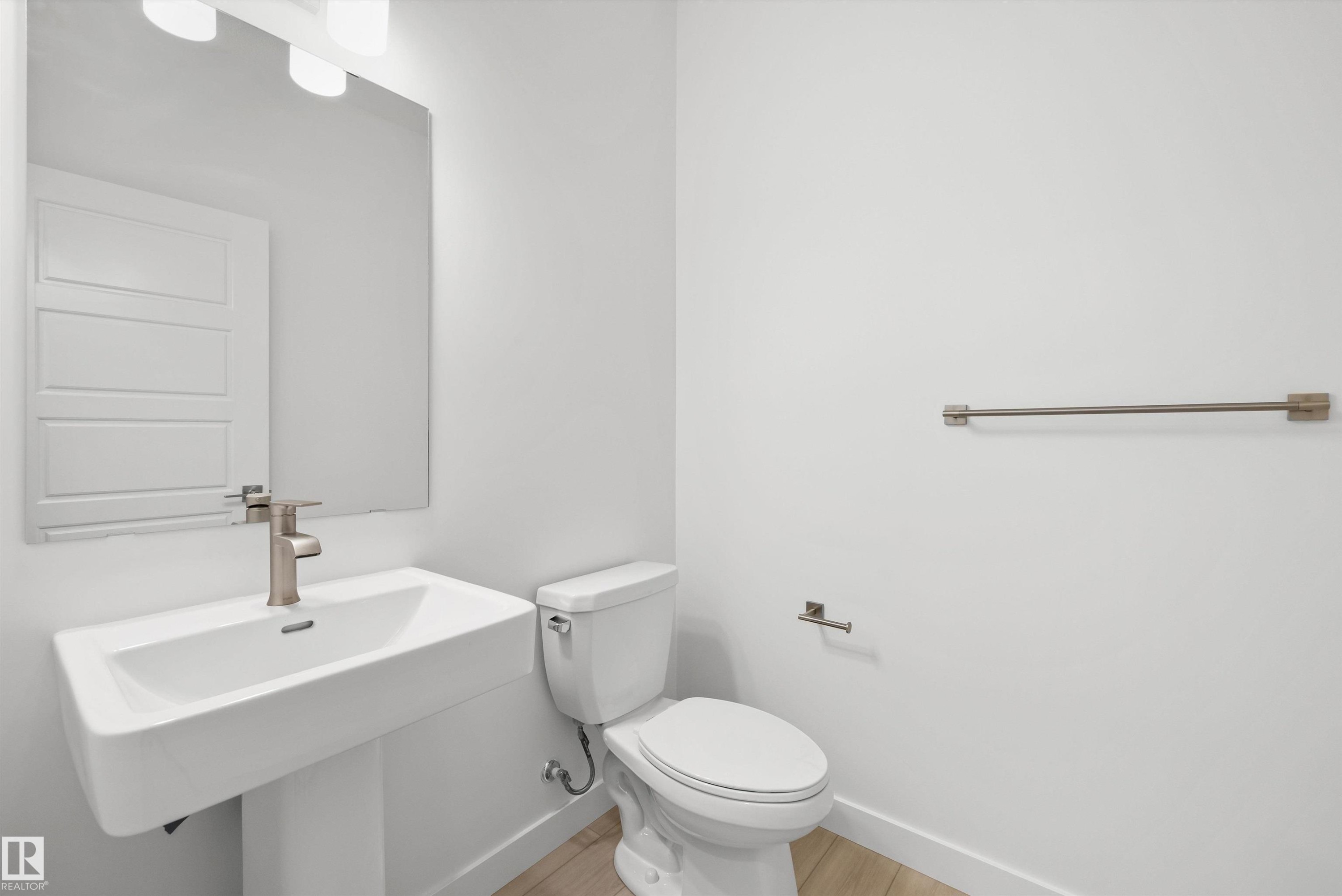 1044 Cristall Crescent, Edmonton, AB - Indoor Photo Showing Bathroom