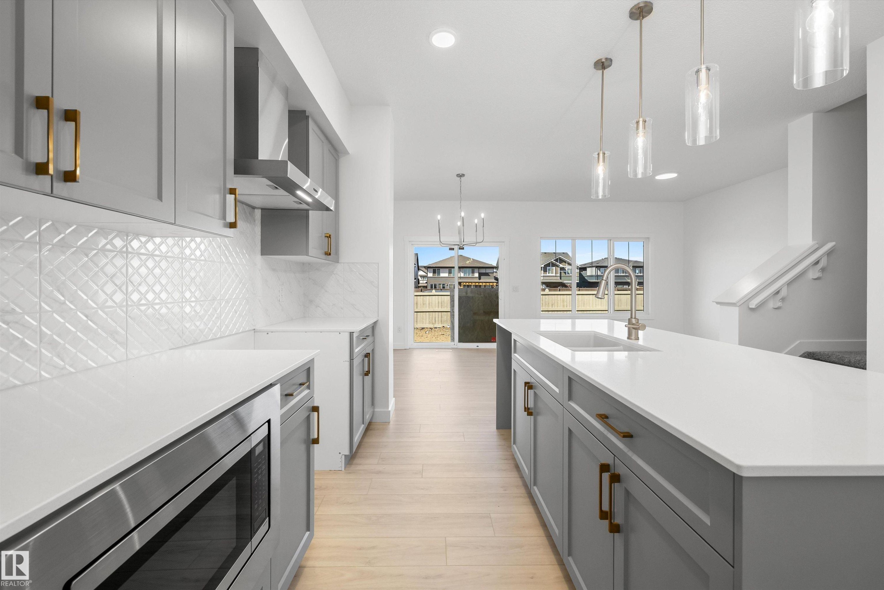 1044 Cristall Crescent, Edmonton, AB - Indoor Photo Showing Kitchen With Upgraded Kitchen