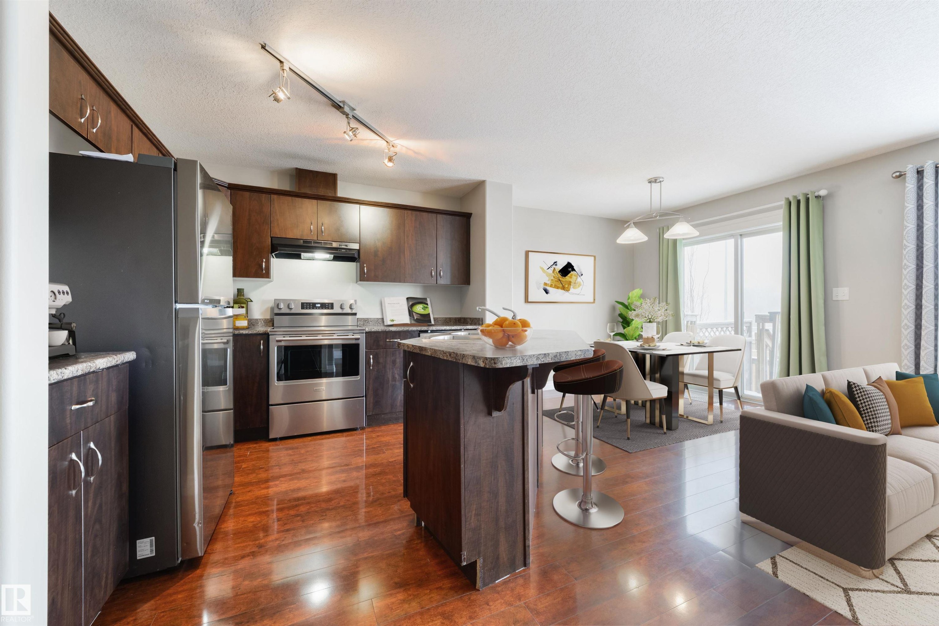 68 Meridian Loop, Stony Plain, AB - Indoor Photo Showing Kitchen