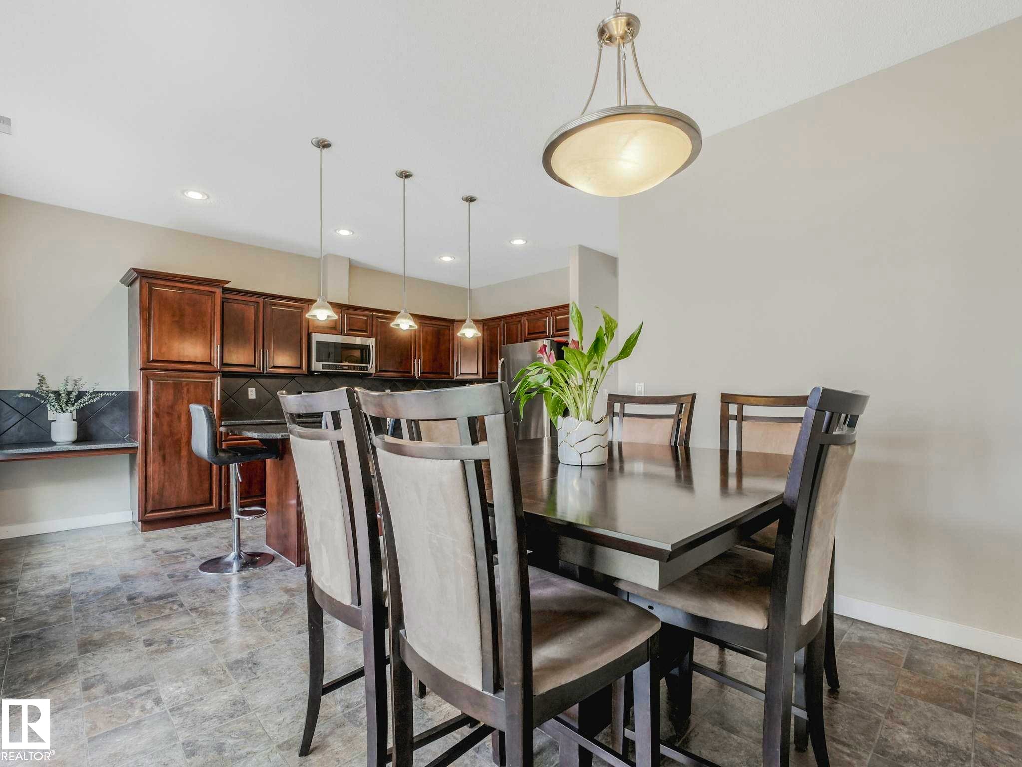 37 13825 155 Avenue, Edmonton, AB - Indoor Photo Showing Dining Room