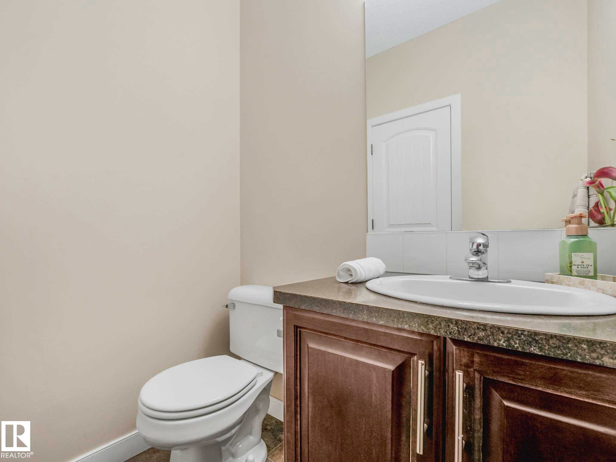 37 13825 155 Avenue, Edmonton, AB - Indoor Photo Showing Bathroom
