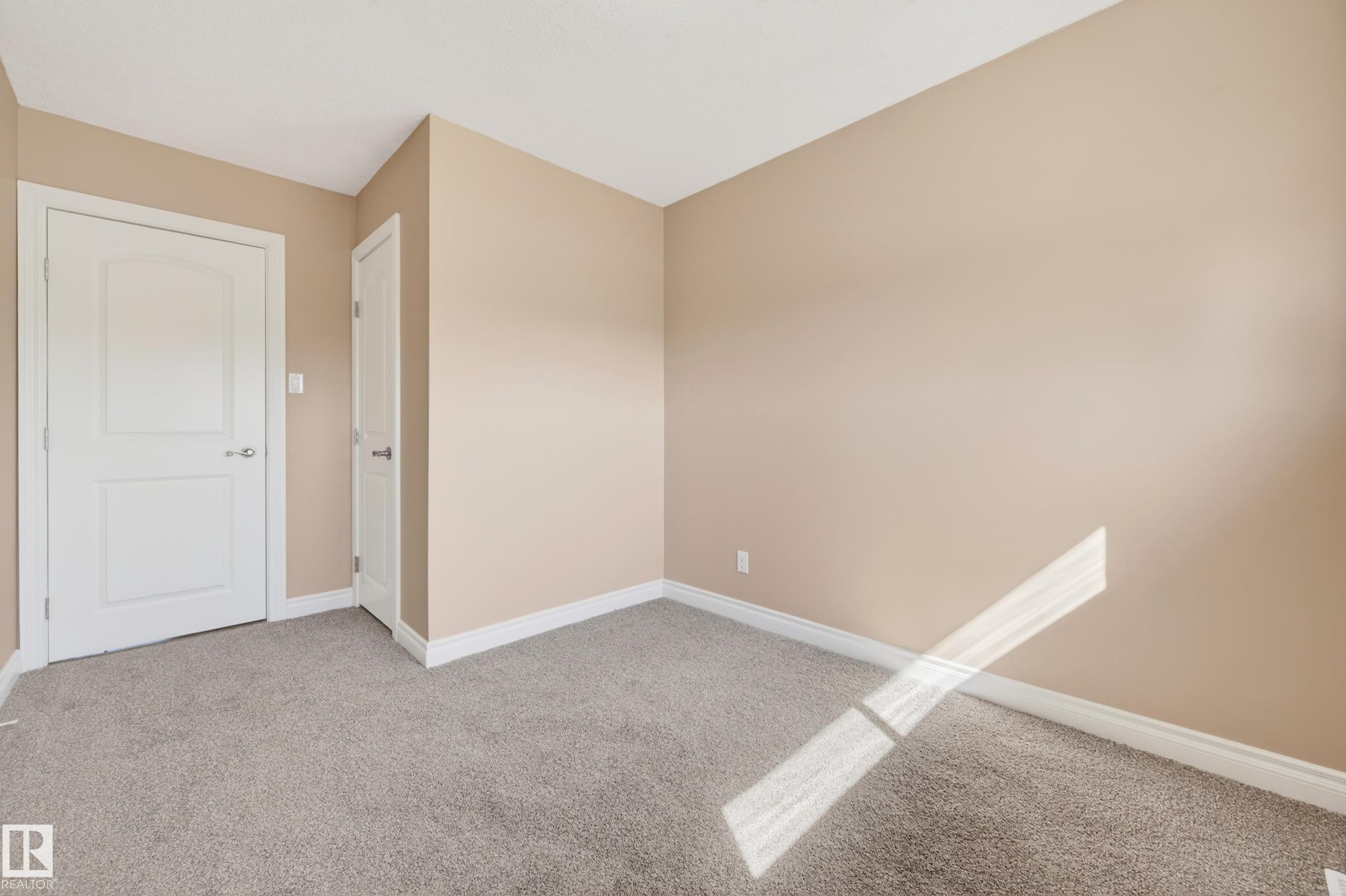 13916 61 Street Nw, Edmonton, AB - Indoor Photo Showing Other Room