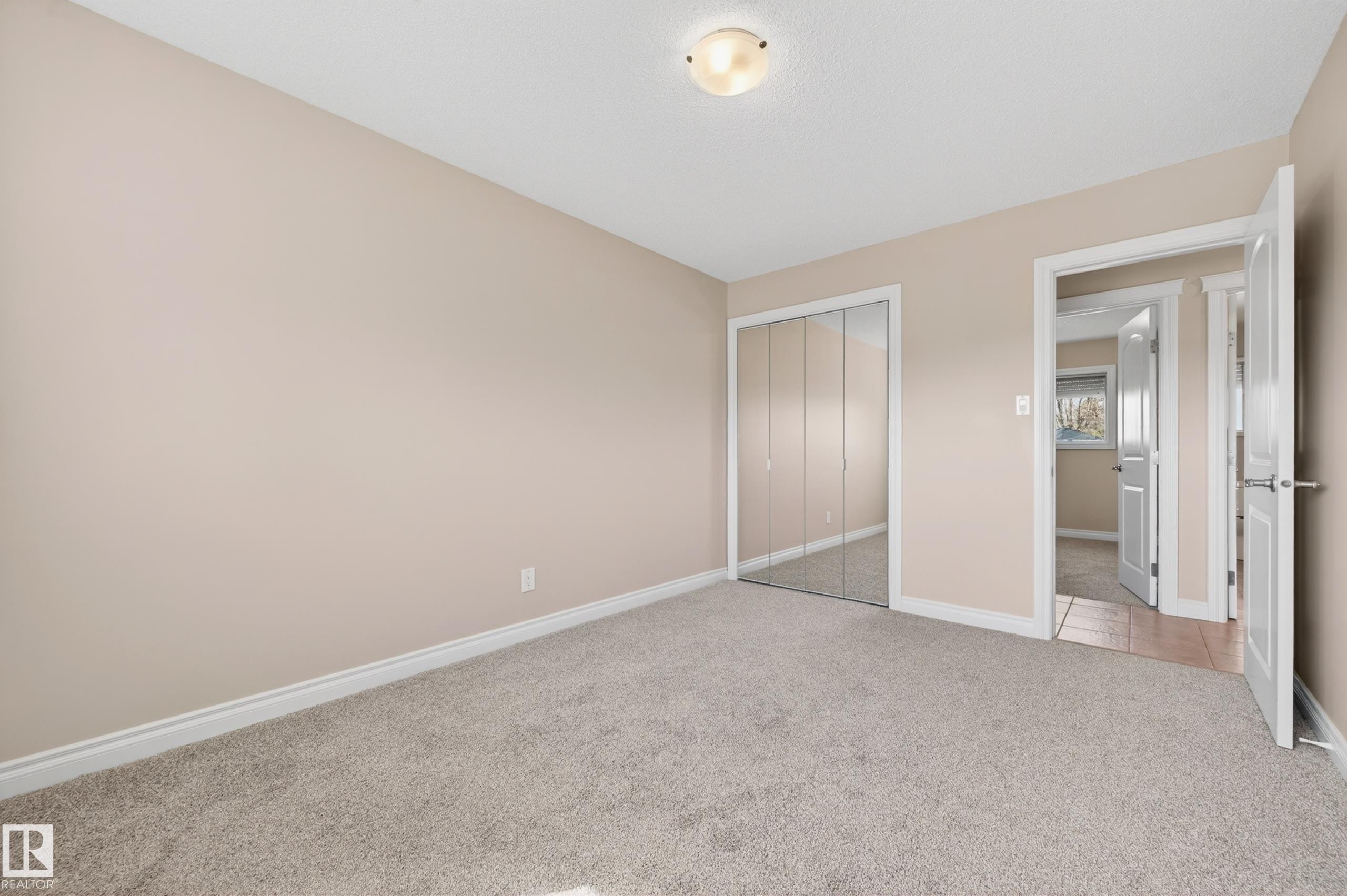 13916 61 Street Nw, Edmonton, AB - Indoor Photo Showing Other Room
