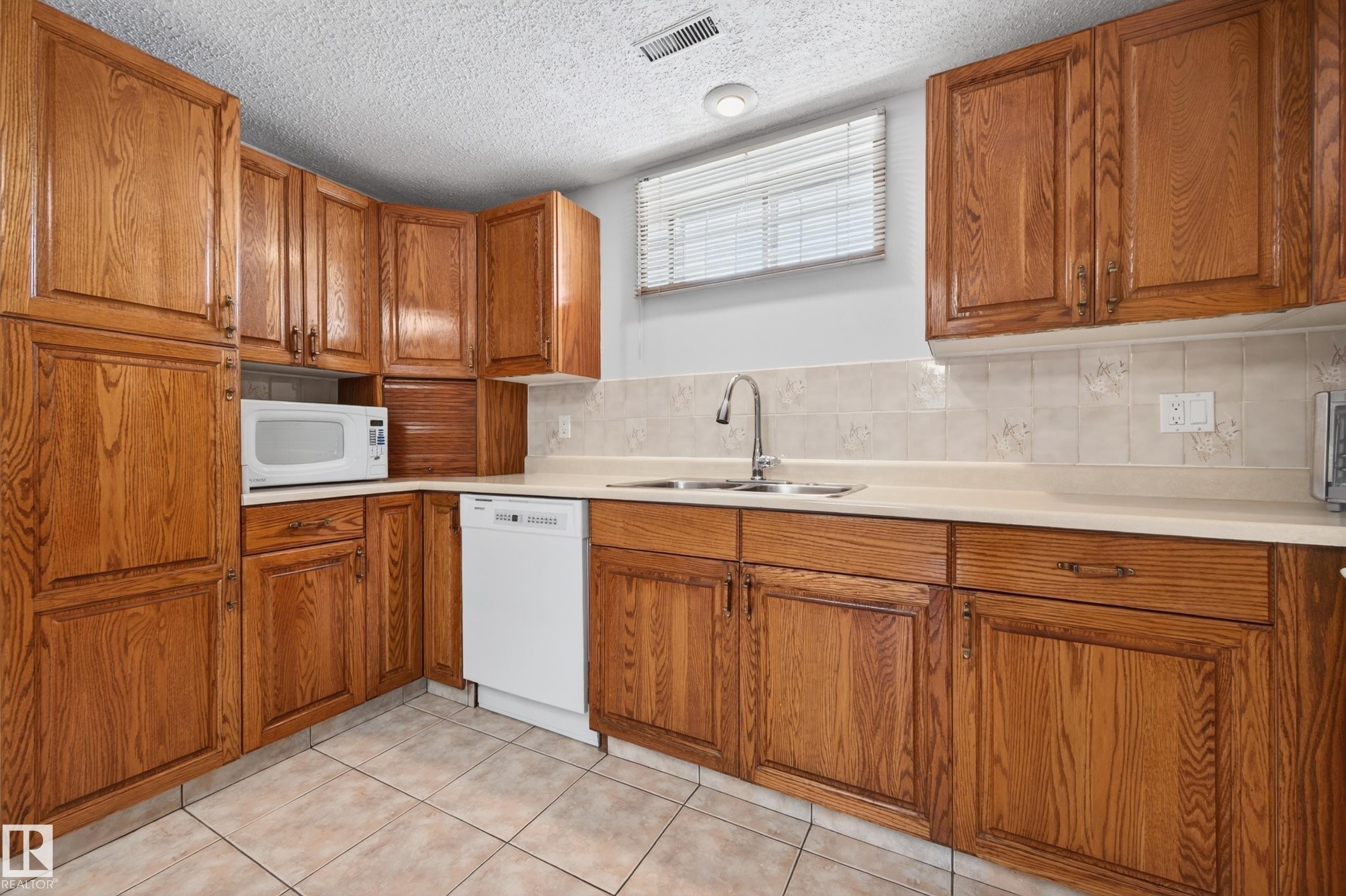 13916 61 Street Nw, Edmonton, AB - Indoor Photo Showing Kitchen With Double Sink