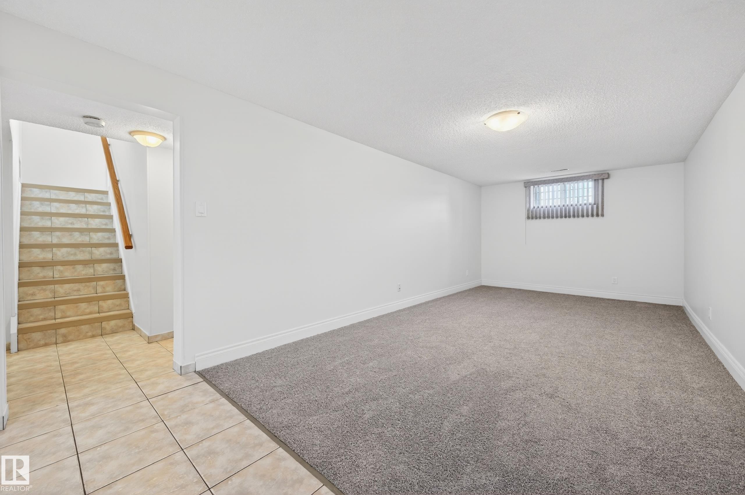 13916 61 Street Nw, Edmonton, AB - Indoor Photo Showing Other Room