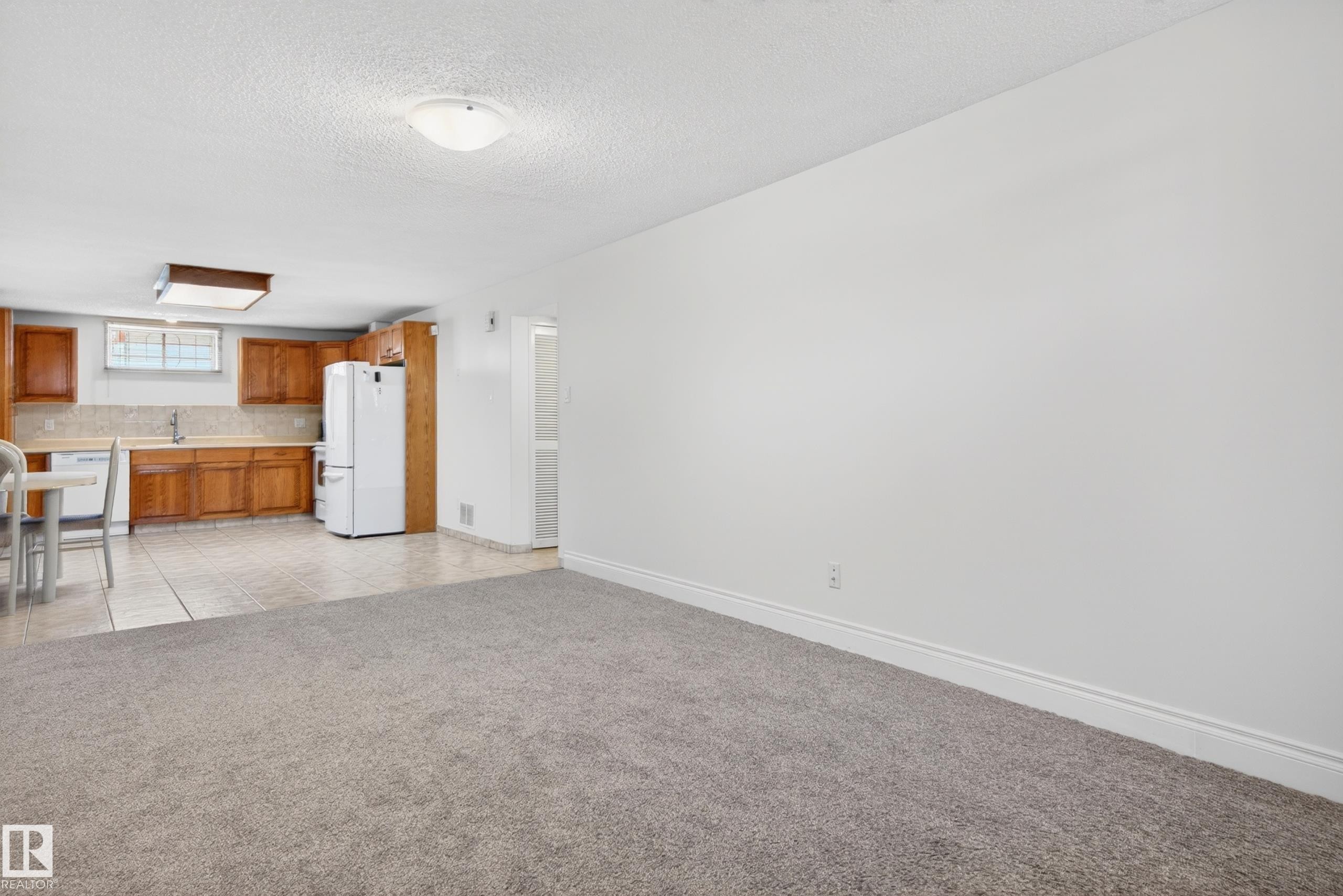 13916 61 Street Nw, Edmonton, AB - Indoor Photo Showing Other Room