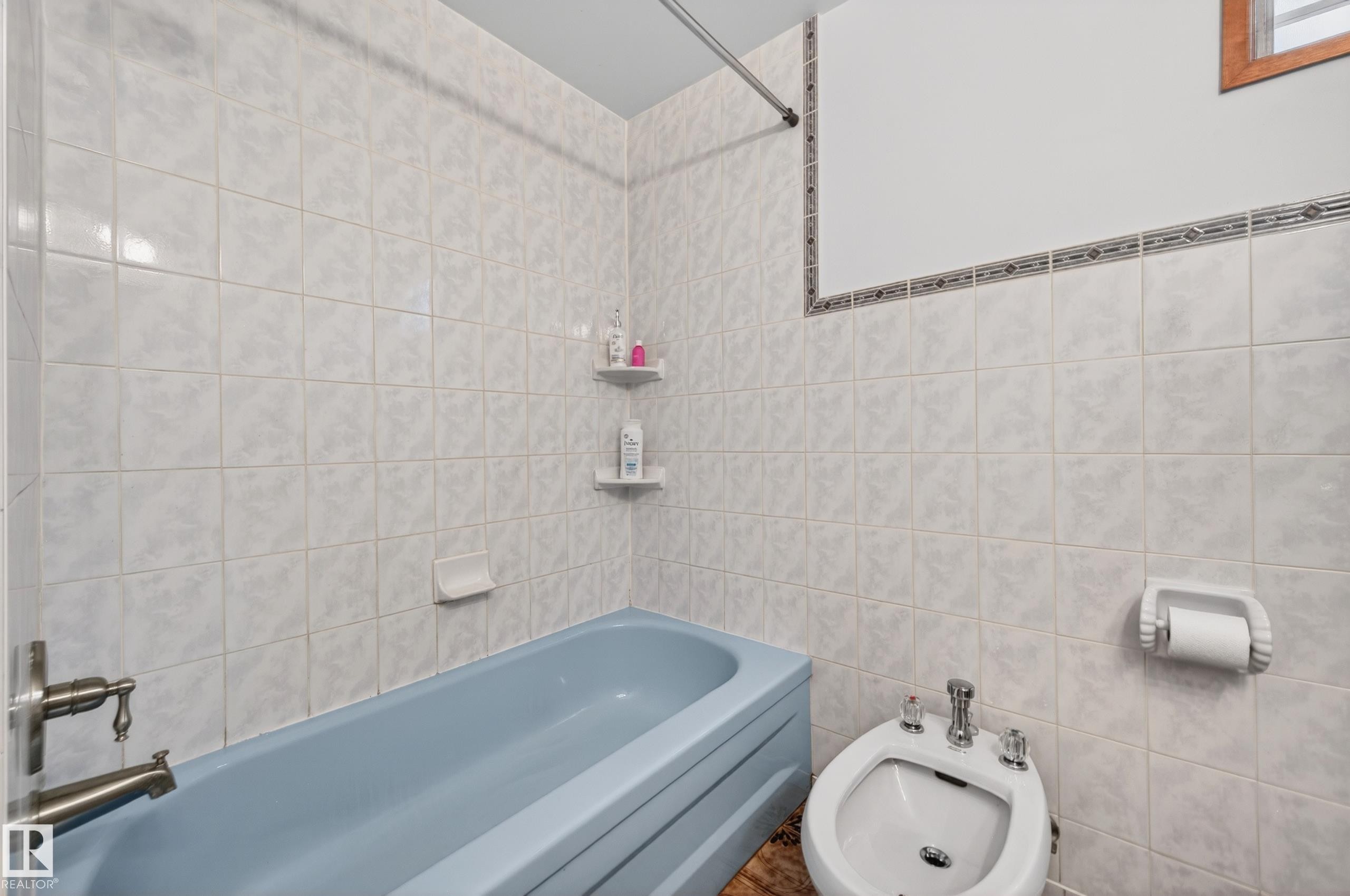13916 61 Street Nw, Edmonton, AB - Indoor Photo Showing Bathroom