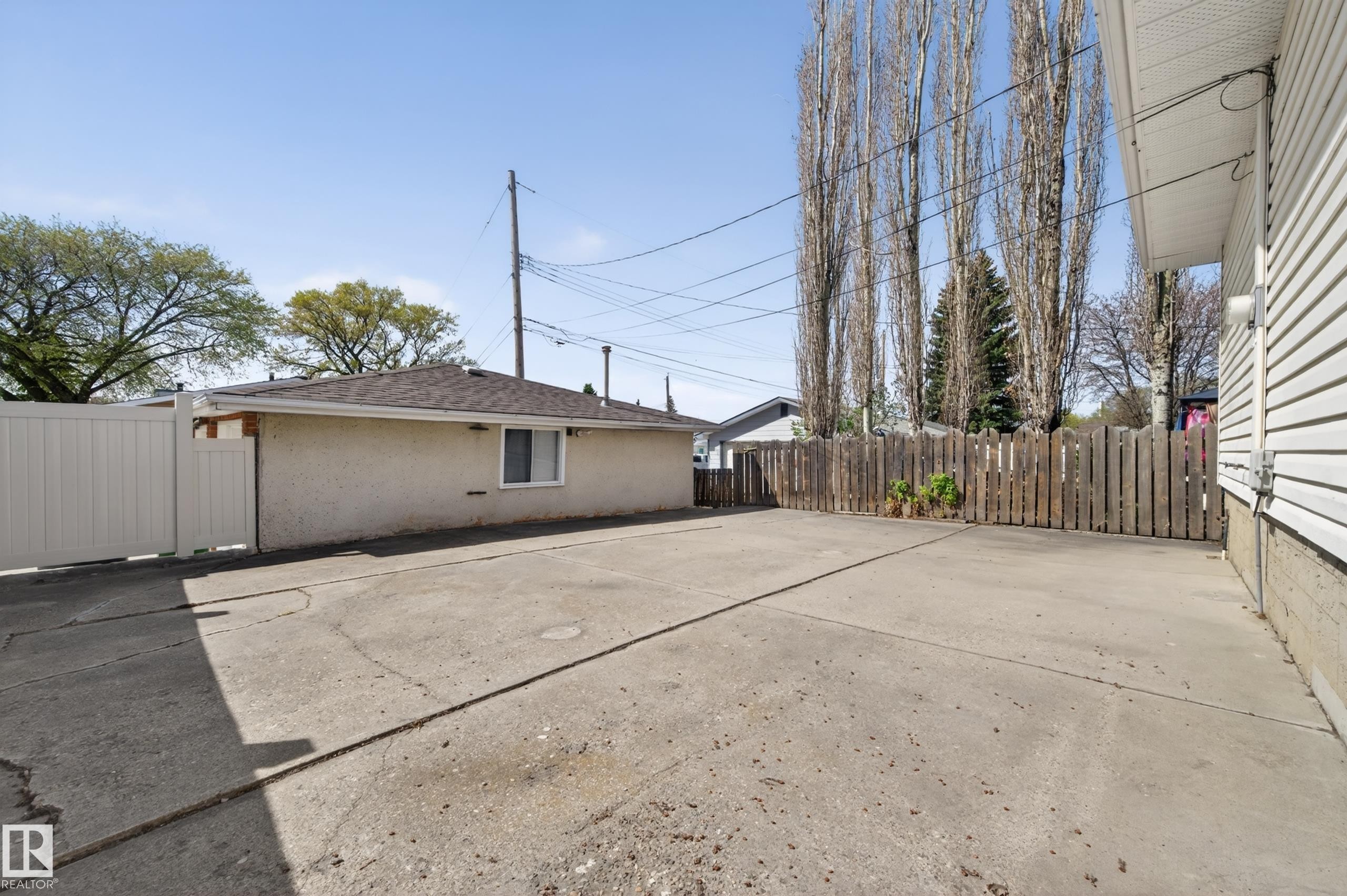 13916 61 Street Nw, Edmonton, AB - Outdoor