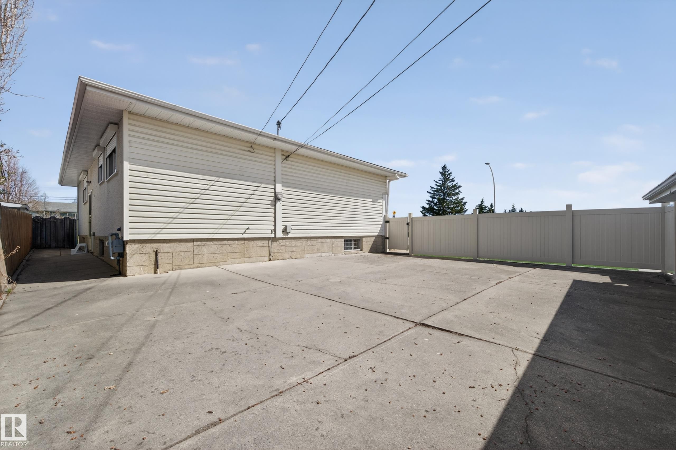 13916 61 Street Nw, Edmonton, AB - Outdoor