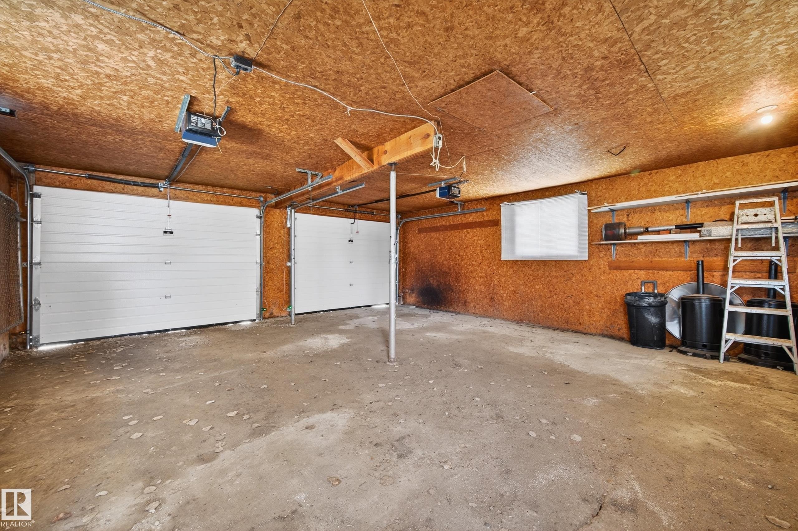 13916 61 Street Nw, Edmonton, AB - Indoor Photo Showing Garage