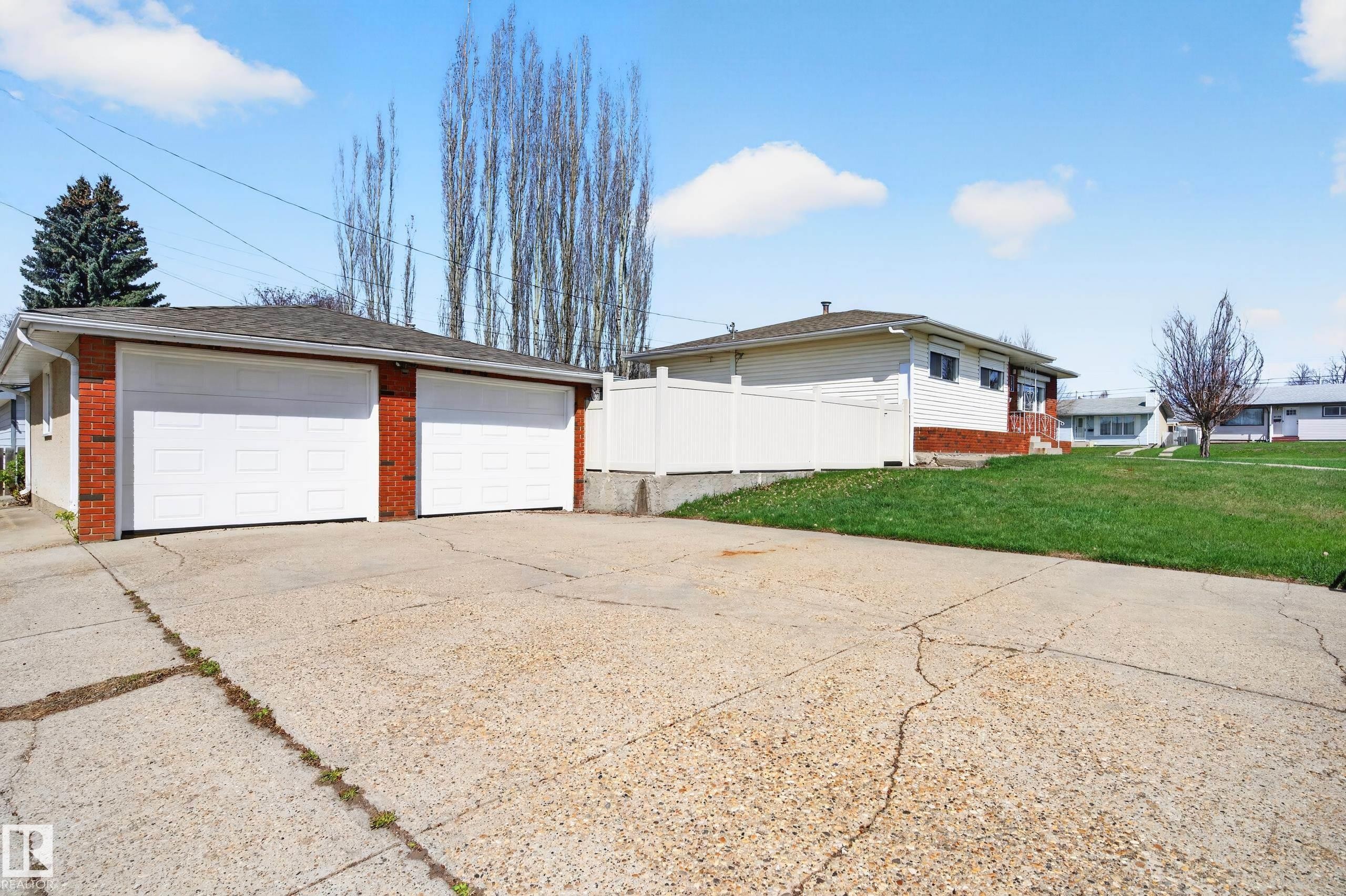 13916 61 Street Nw, Edmonton, AB - Outdoor