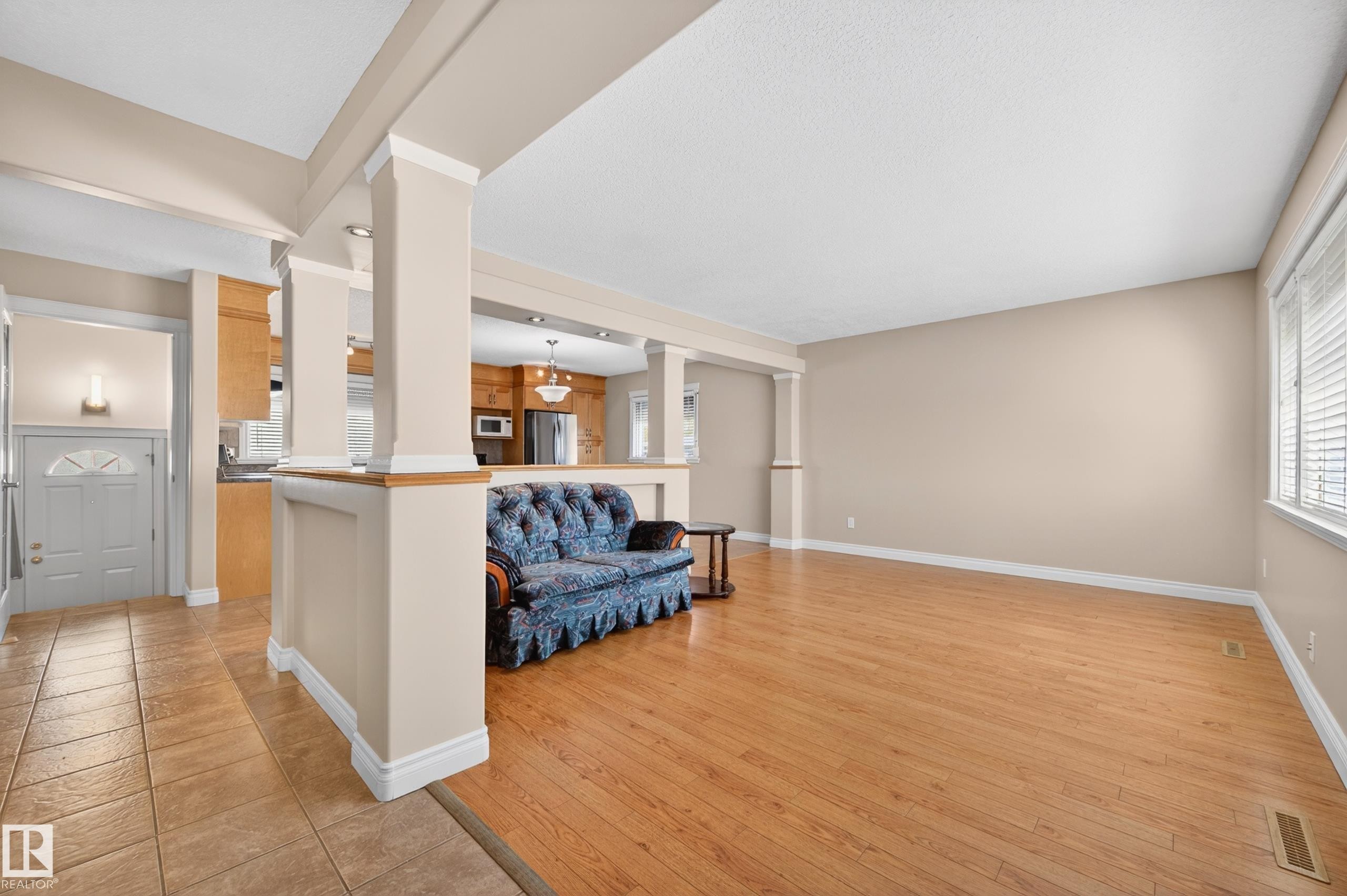 13916 61 Street Nw, Edmonton, AB - Indoor
