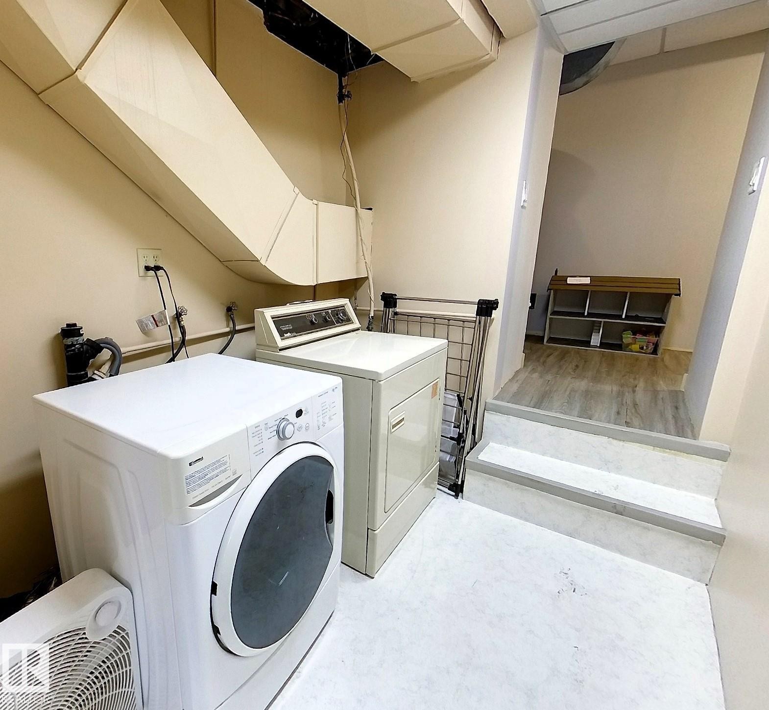 Dedicated laundry area featuring a front-loading washing machine and dryer - 7126 4A Ave, Edson, AB - Indoor Photo Showing Laundry Room
