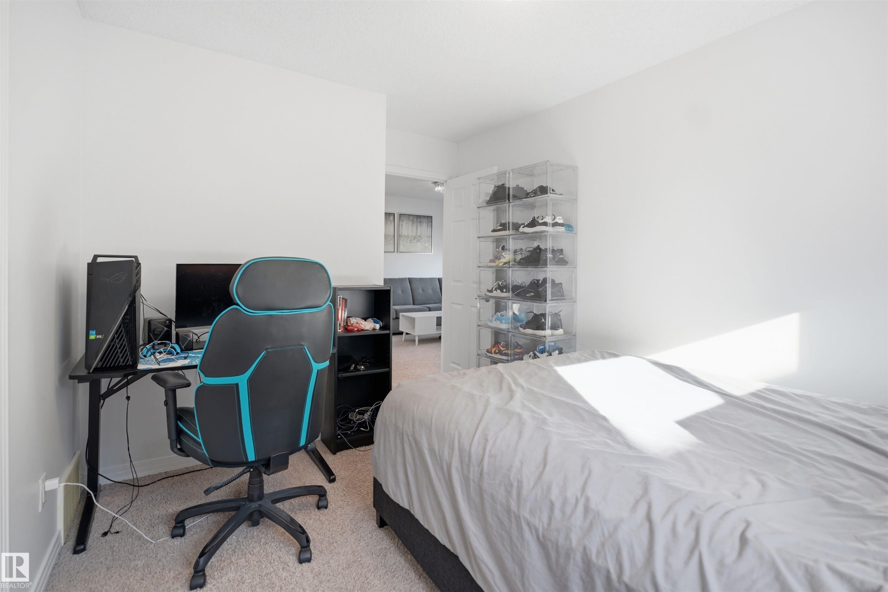 Light-colored wall finishes throughout - 1453 Hays Way Nw, Edmonton, AB - Indoor Photo Showing Bedroom