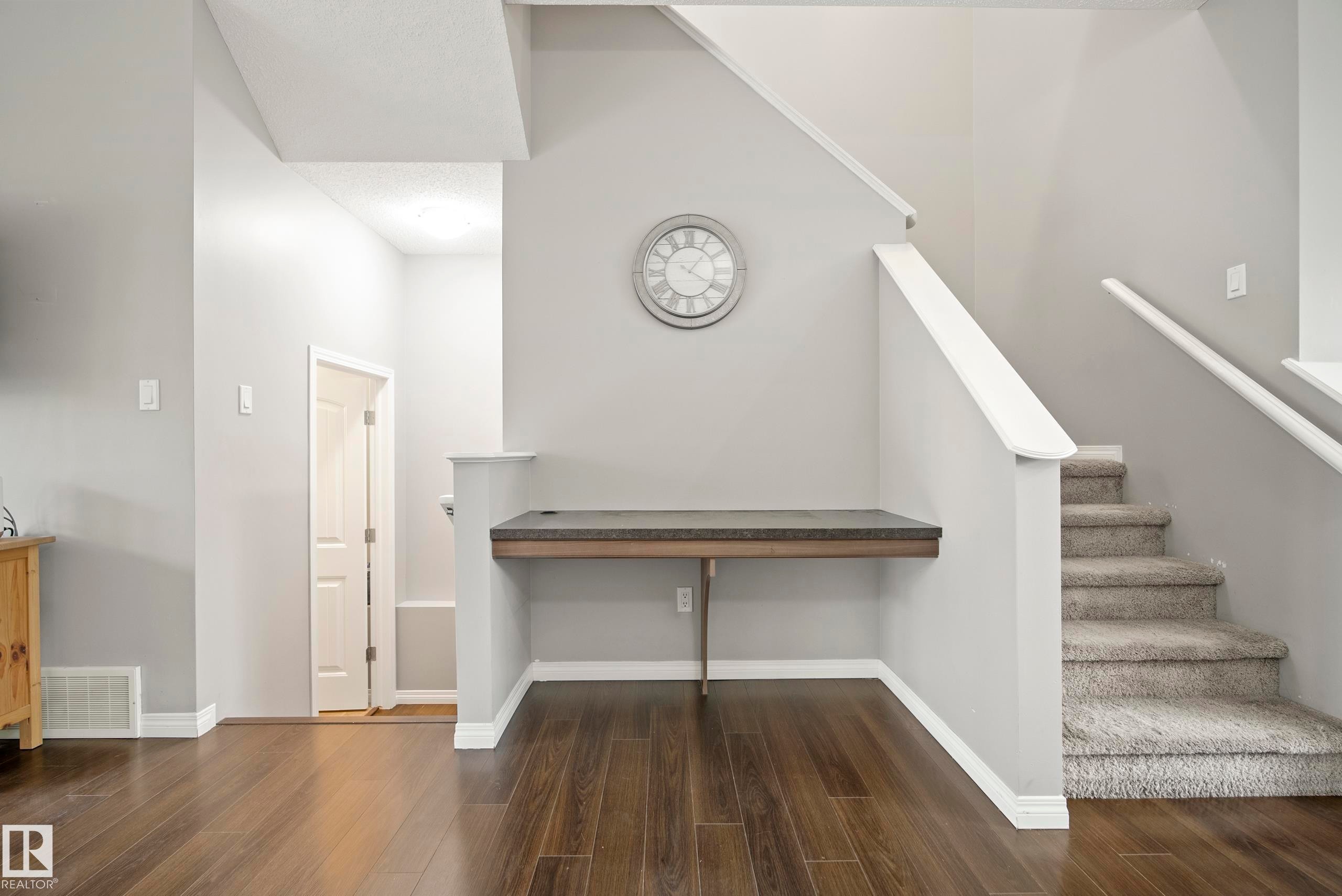 3030 Arthurs Crescent, Edmonton, AB - Indoor Photo Showing Other Room