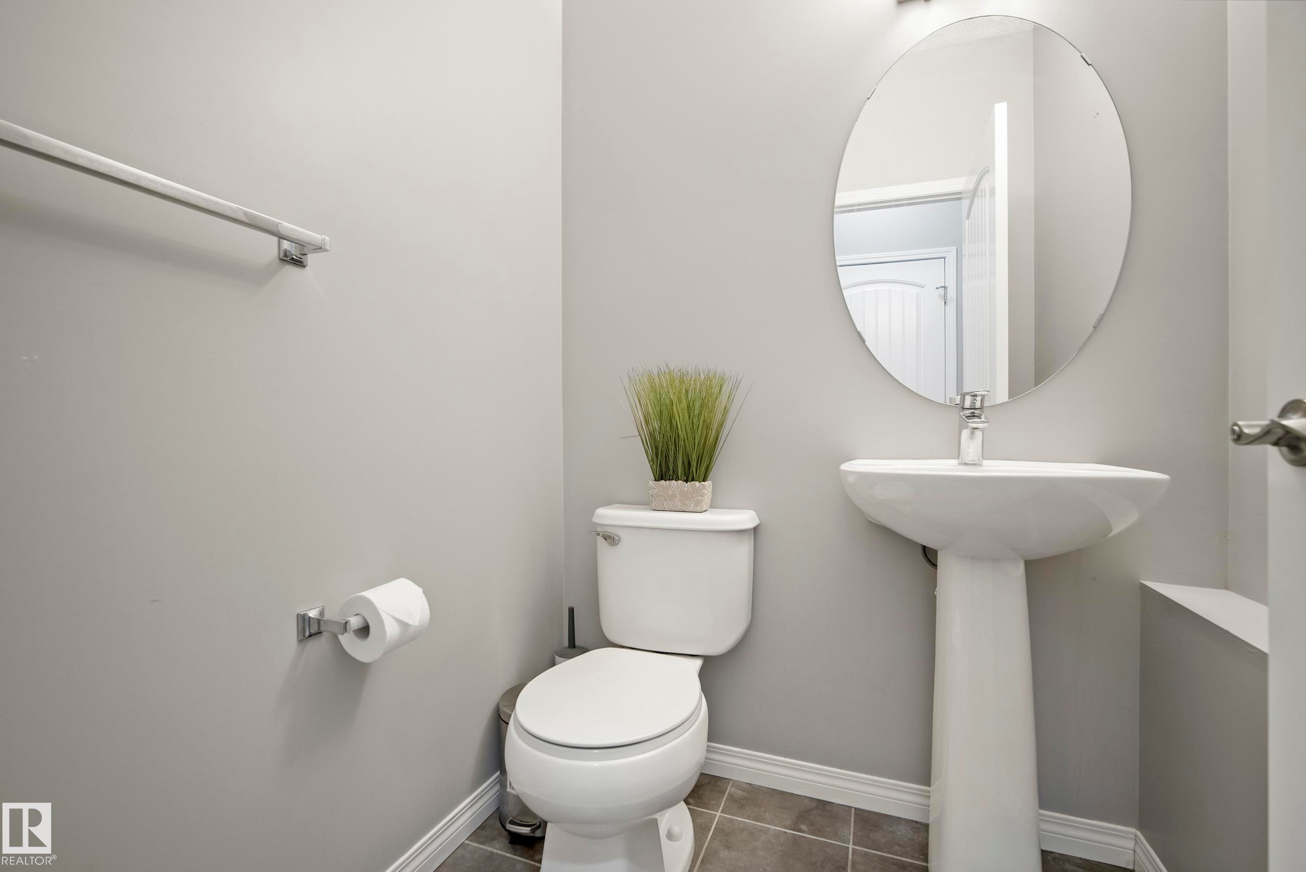 3030 Arthurs Crescent, Edmonton, AB - Indoor Photo Showing Bathroom