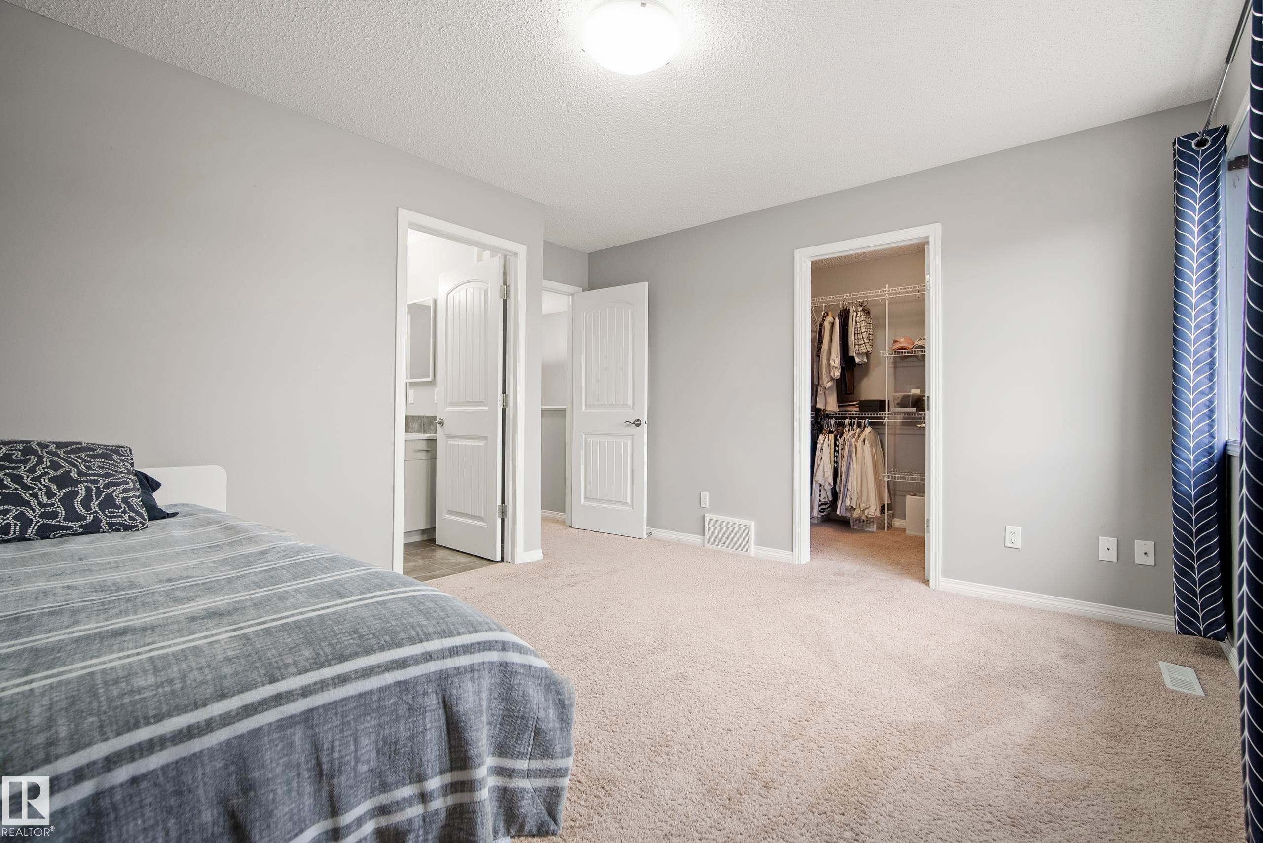 3030 Arthurs Crescent, Edmonton, AB - Indoor Photo Showing Bedroom