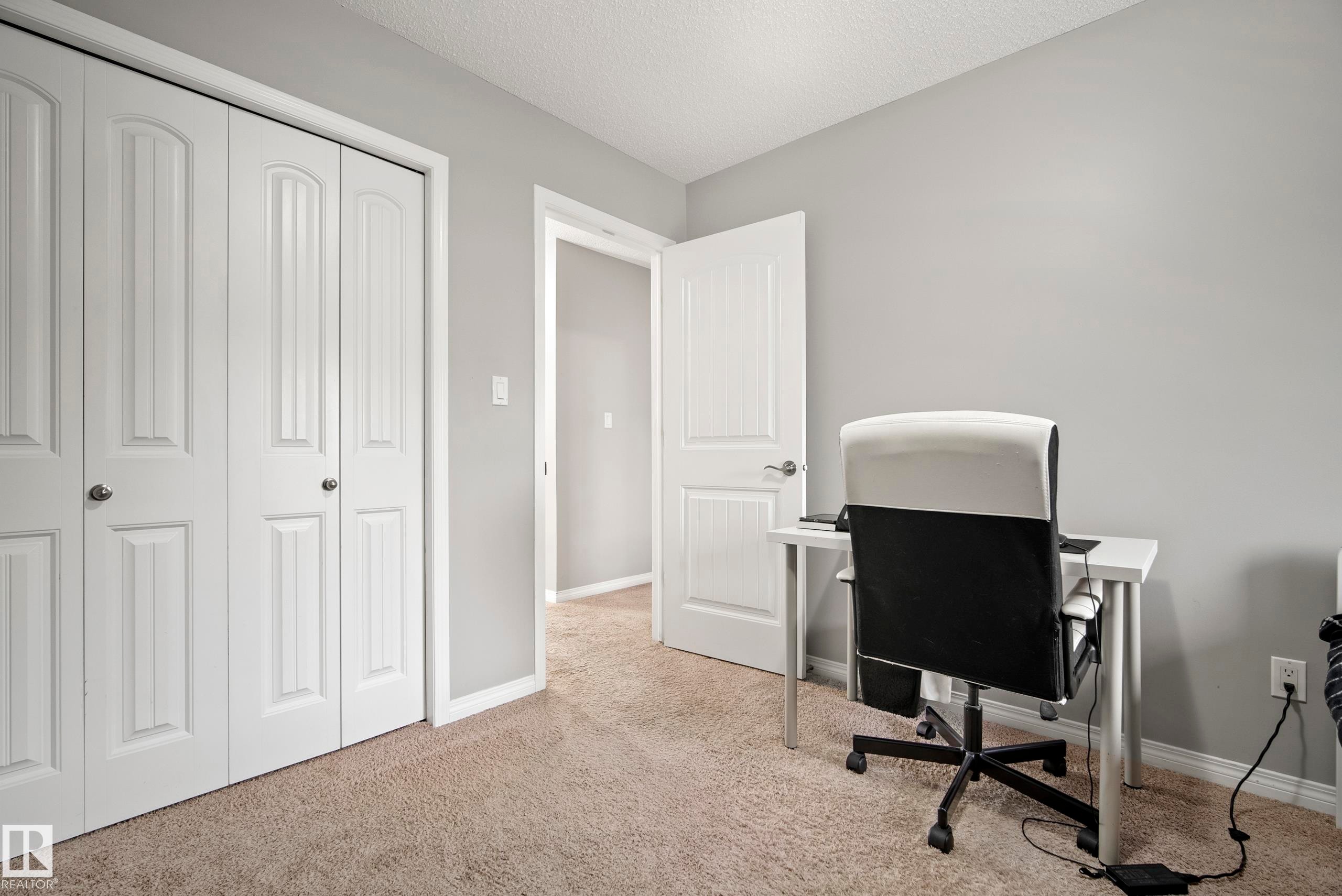 3030 Arthurs Crescent, Edmonton, AB - Indoor Photo Showing Office