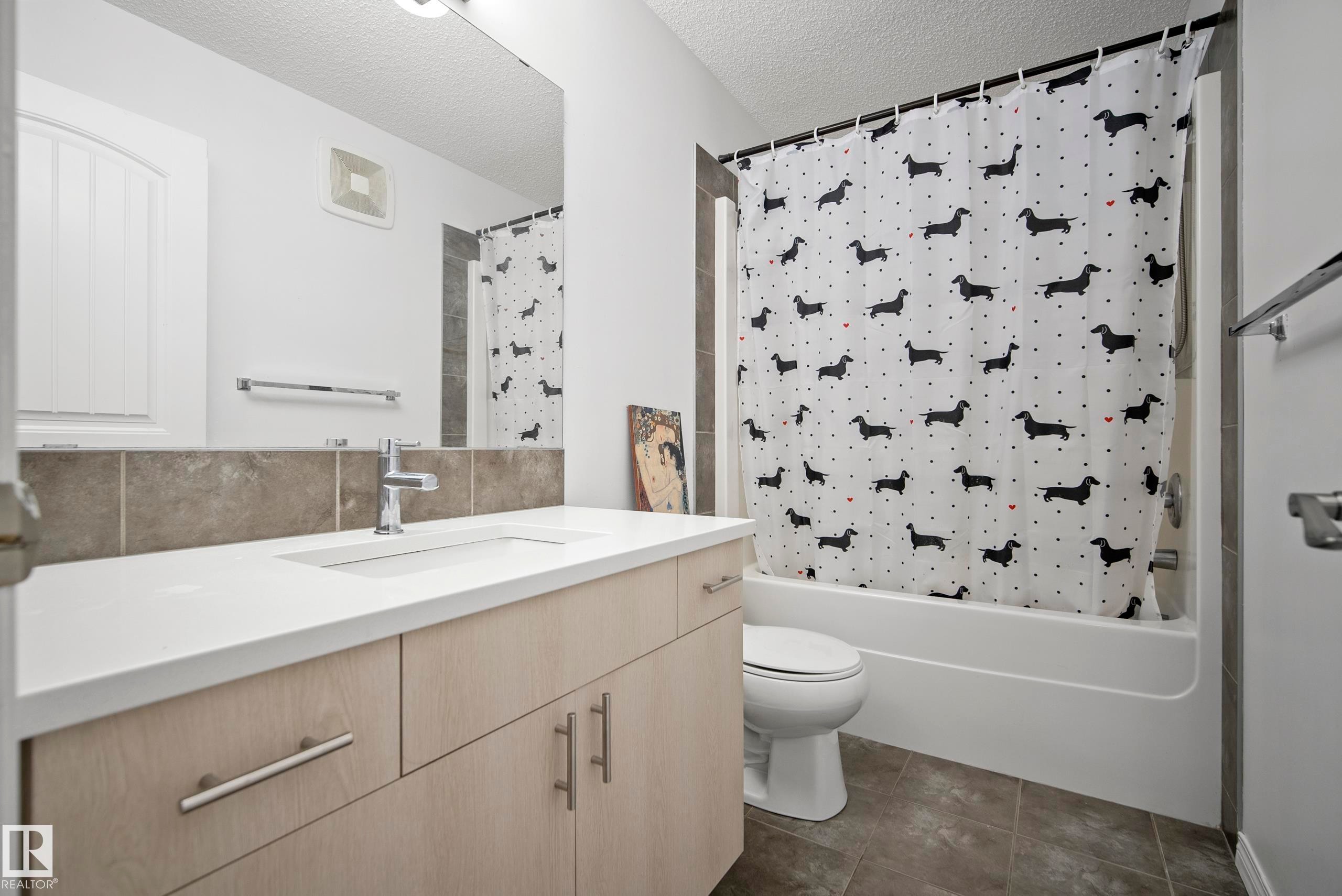3030 Arthurs Crescent, Edmonton, AB - Indoor Photo Showing Bathroom
