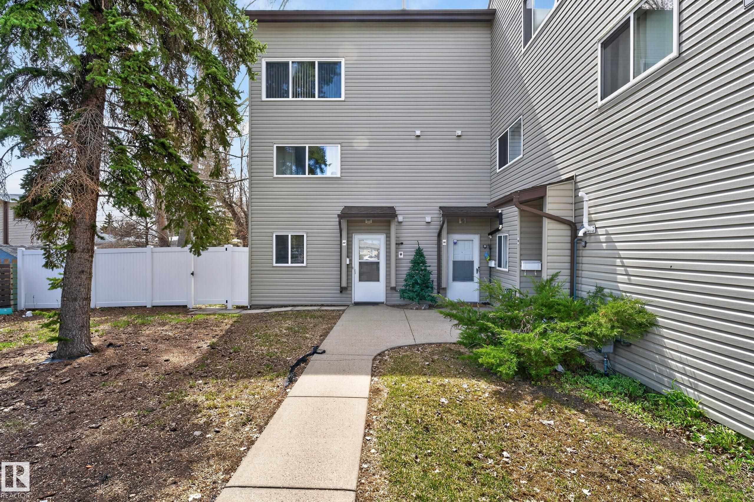 Multi-story exterior with horizontal siding and multiple windows - 26E Meadowlark Village, Edmonton, AB - Outdoor
