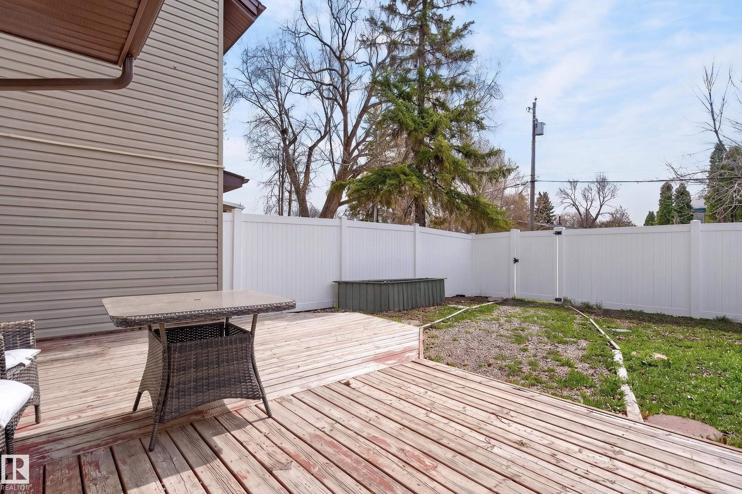 Expansive wooden deck providing outdoor living space - 26E Meadowlark Village, Edmonton, AB - Outdoor With Deck Patio Veranda