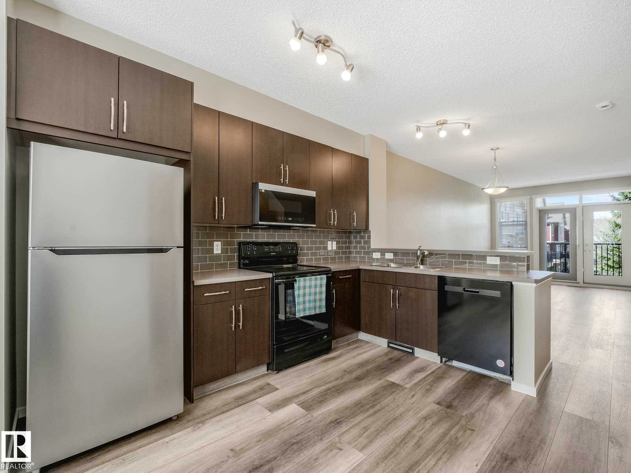 122 603 Watt Boulevard, Edmonton, AB - Indoor Photo Showing Kitchen