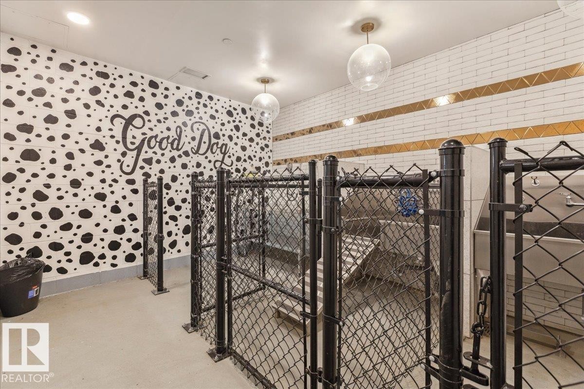 PET WASH AND GROOM AREA - 405 7463 May Common, Edmonton, AB - Indoor