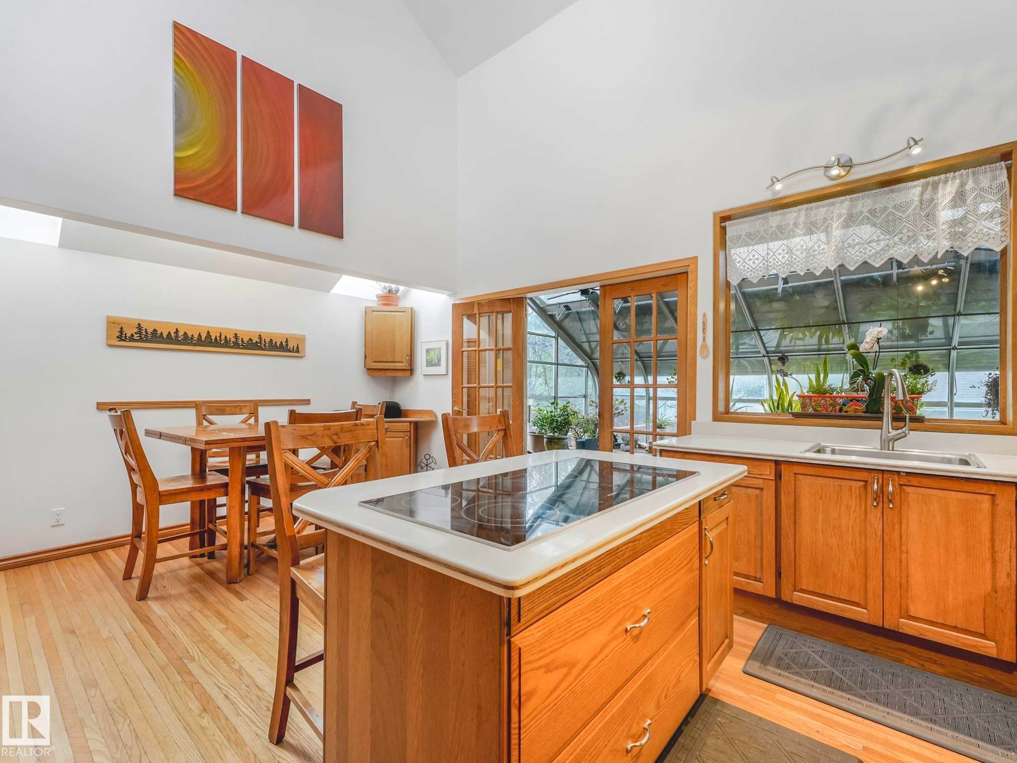 14611 89 Avenue, Edmonton, AB - Indoor Photo Showing Kitchen