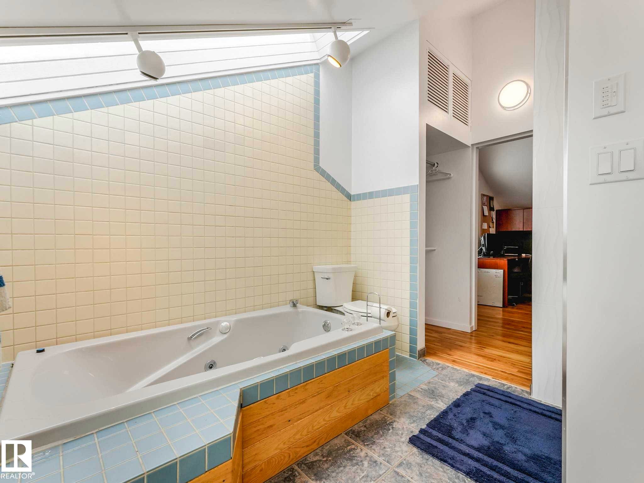14611 89 Avenue, Edmonton, AB - Indoor Photo Showing Other Room