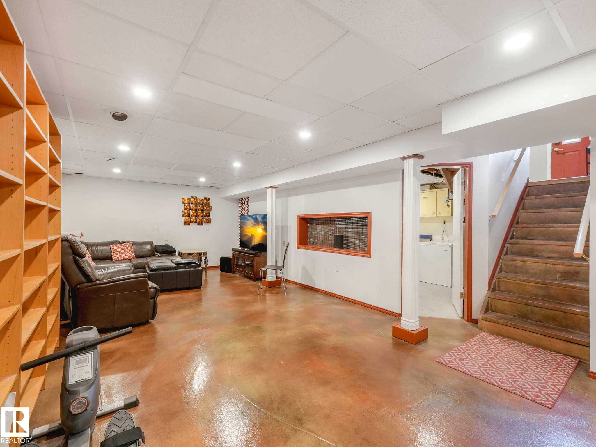 14611 89 Avenue, Edmonton, AB - Indoor