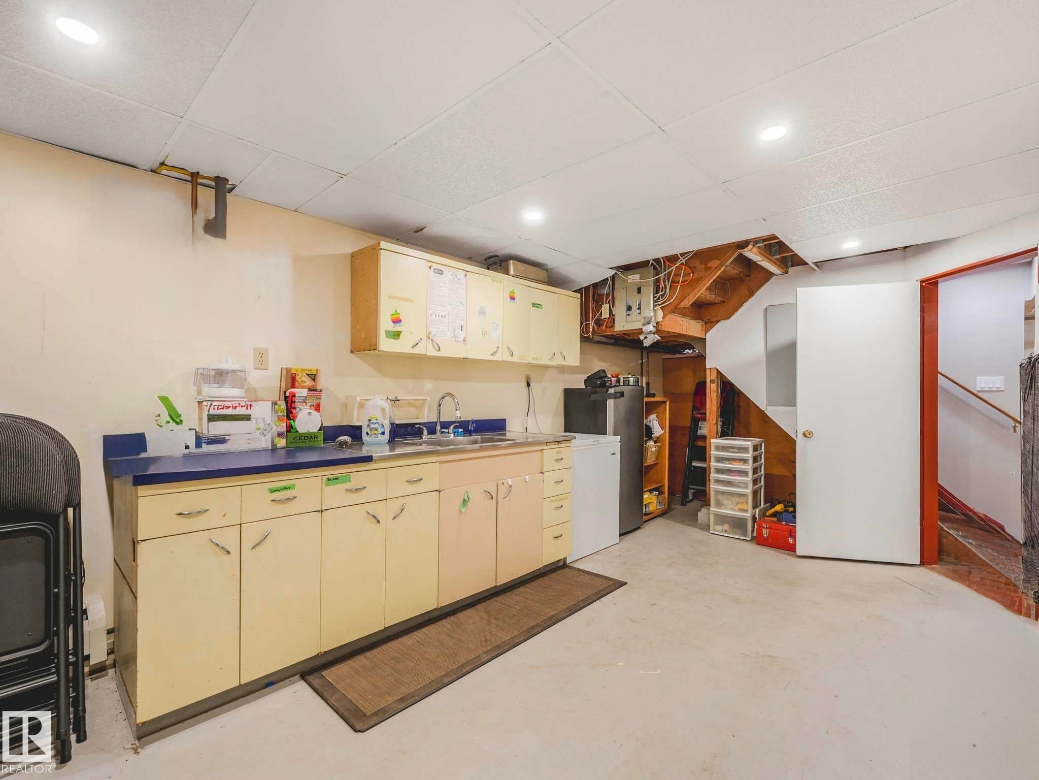 14611 89 Avenue, Edmonton, AB - Indoor