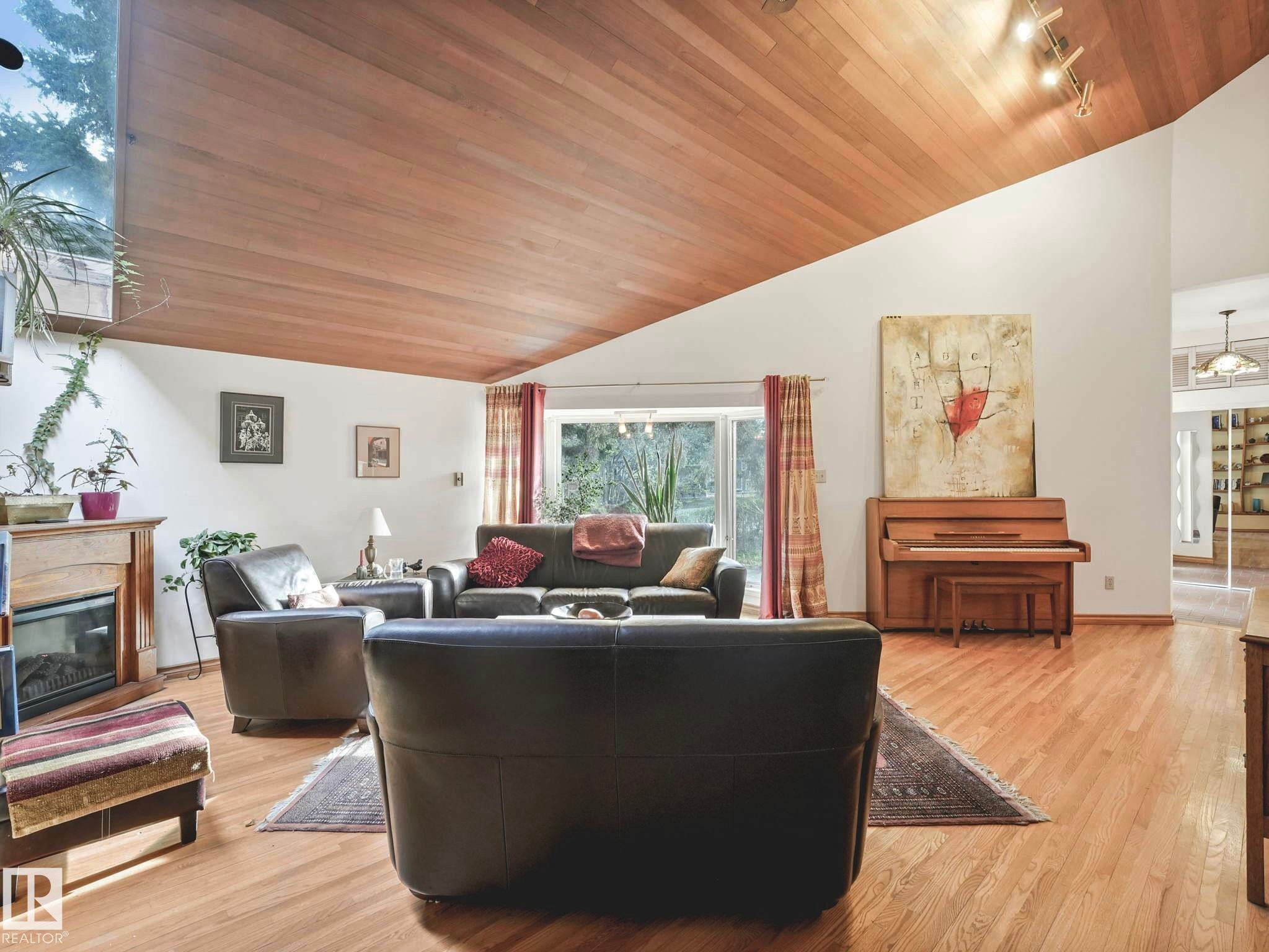 14611 89 Avenue, Edmonton, AB - Indoor Photo Showing Living Room With Fireplace