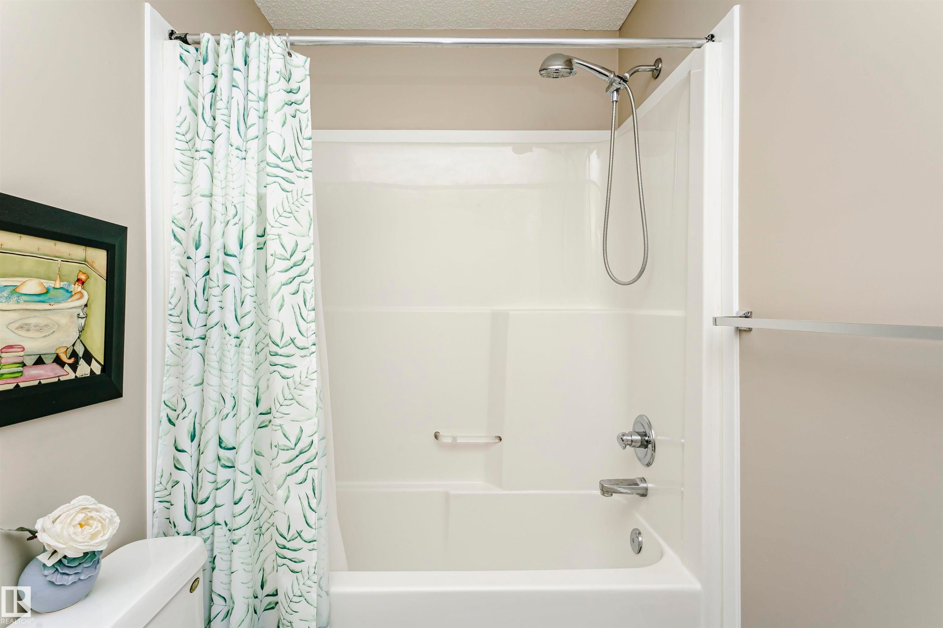 118 2051 Towne Centre Boulevard, Edmonton, AB - Indoor Photo Showing Bathroom