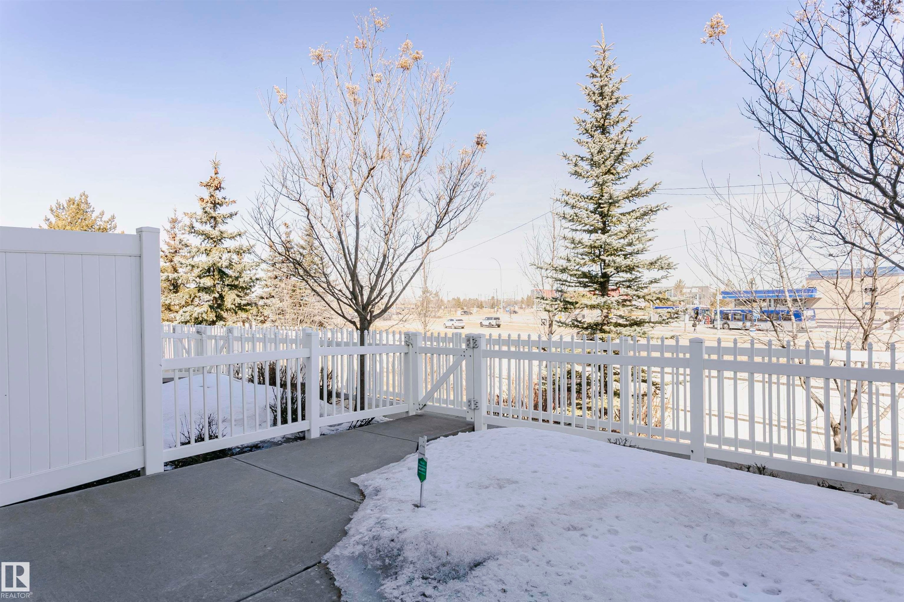 118 2051 Towne Centre Boulevard, Edmonton, AB - Outdoor
