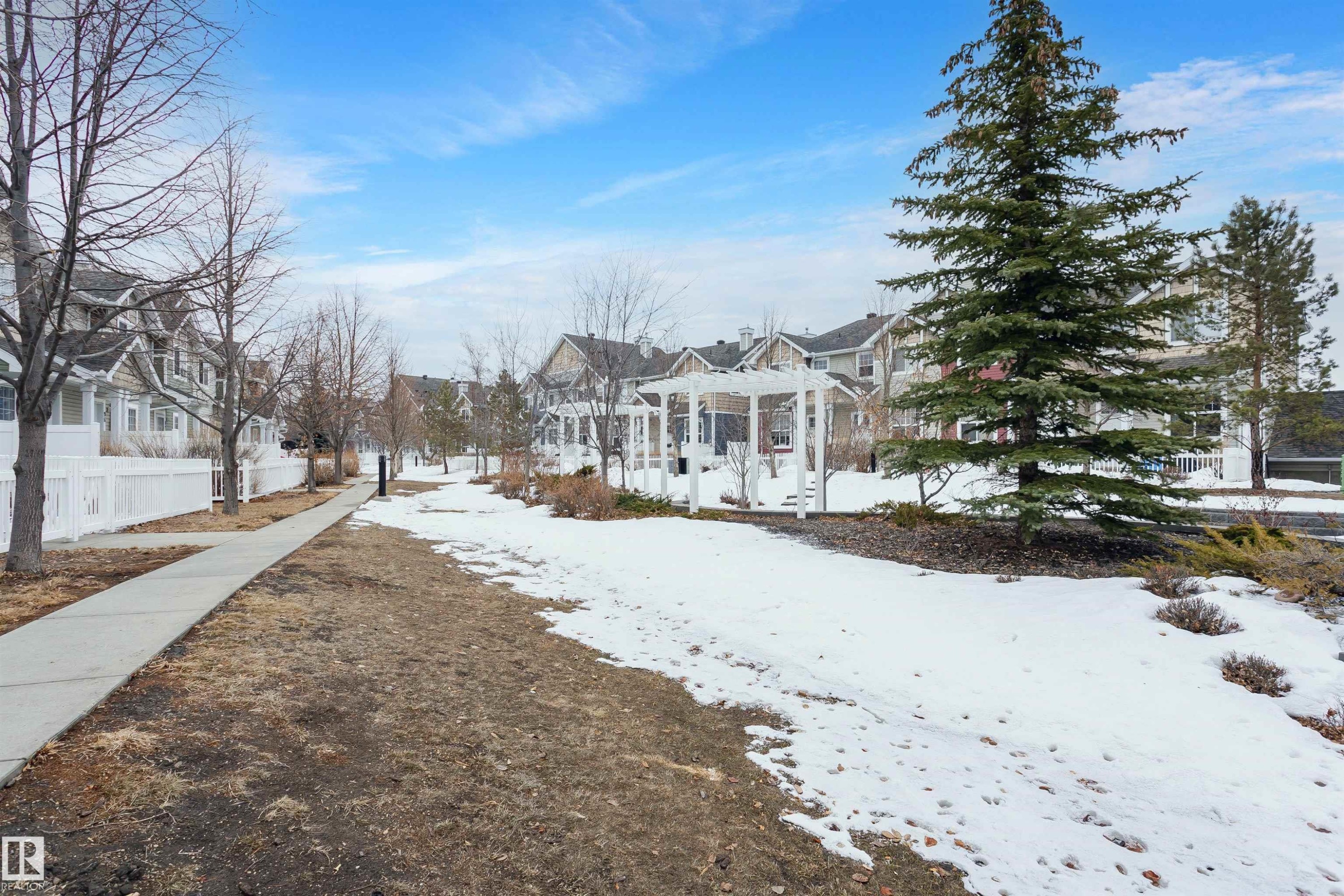 118 2051 Towne Centre Boulevard, Edmonton, AB - Outdoor