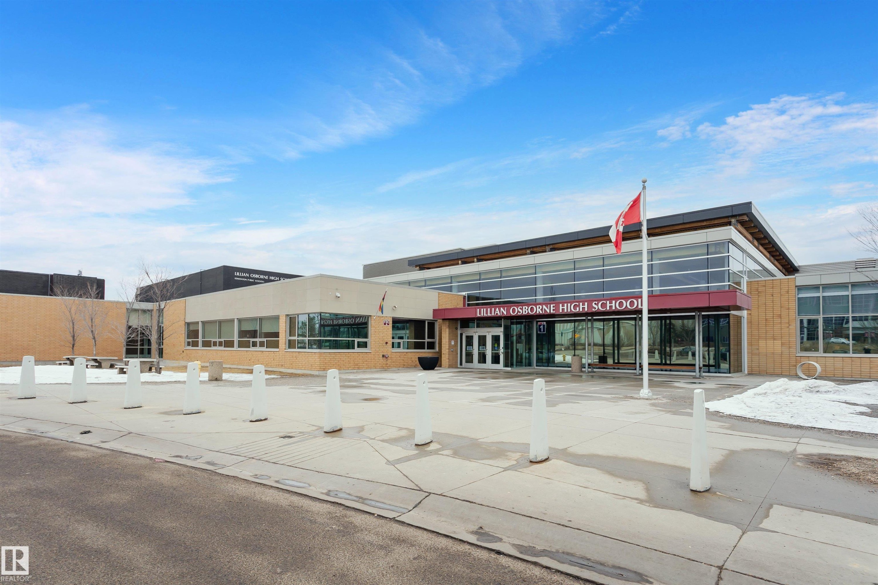 118 2051 Towne Centre Boulevard, Edmonton, AB - Outdoor