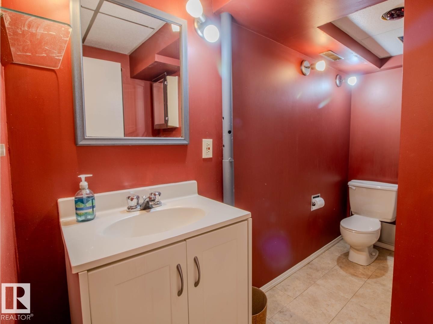 3412 110 Street, Edmonton, AB - Indoor Photo Showing Bathroom