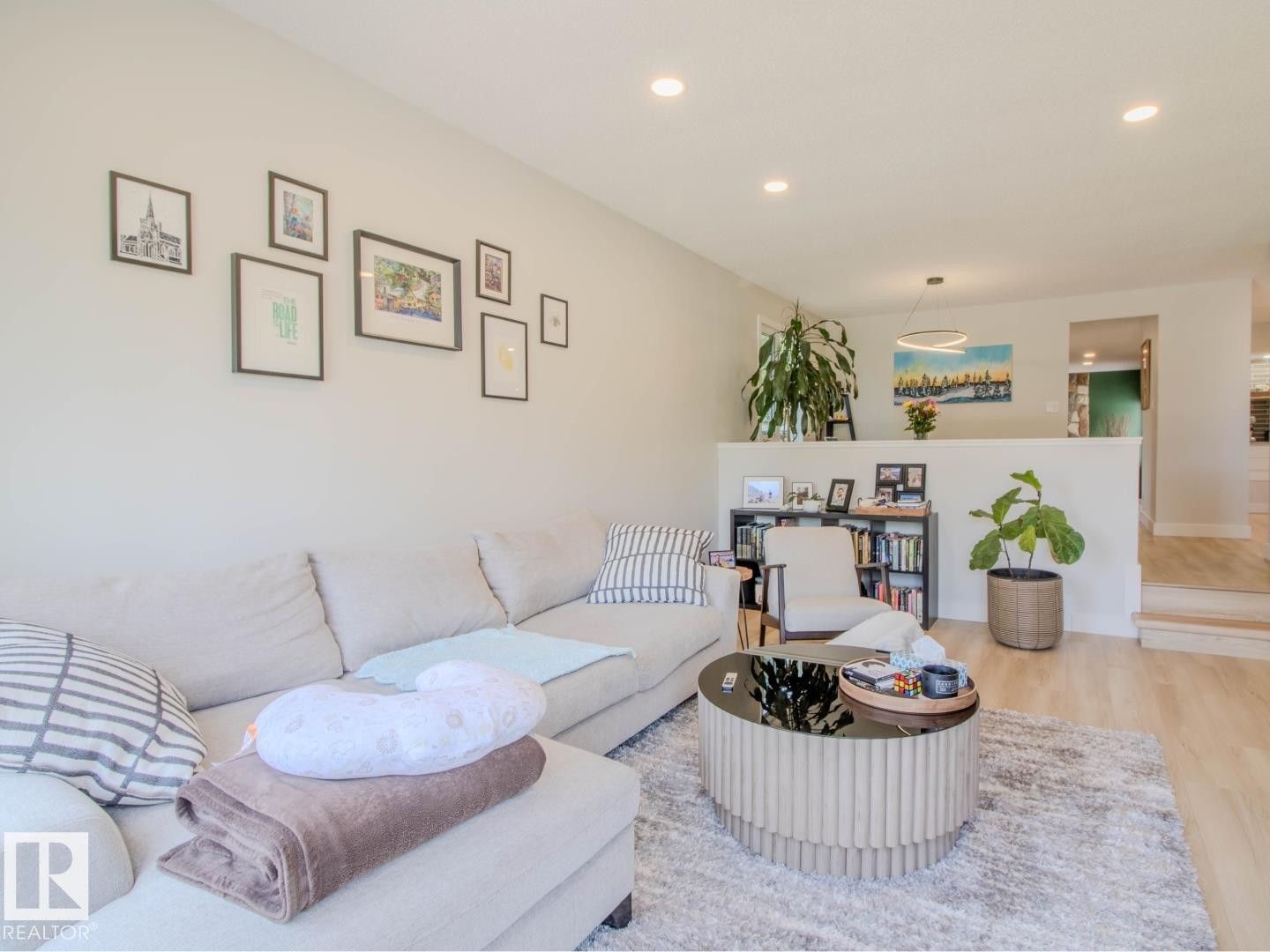 3412 110 Street, Edmonton, AB - Indoor Photo Showing Living Room