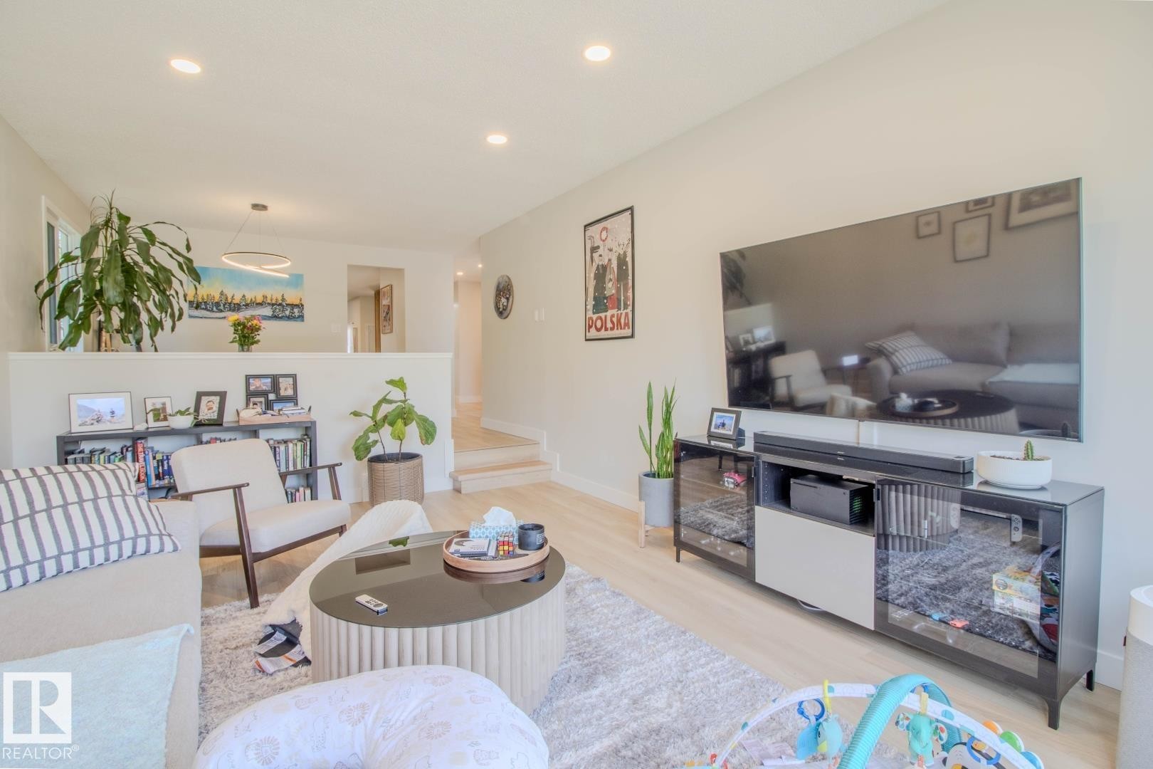 3412 110 Street, Edmonton, AB - Indoor