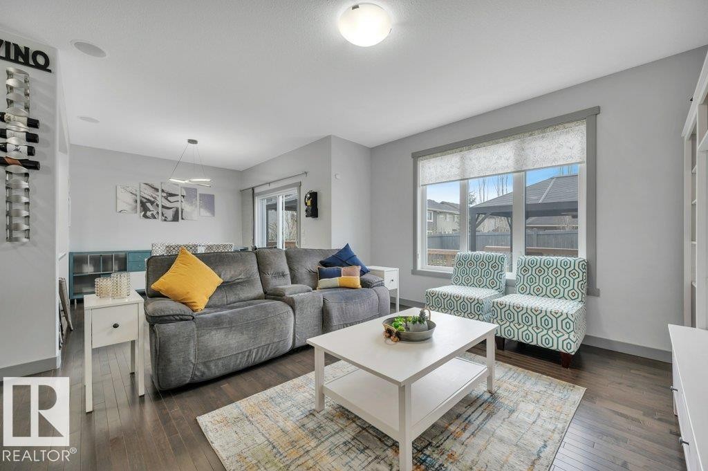 7740 Getty Wynd, Edmonton, AB - Indoor Photo Showing Living Room